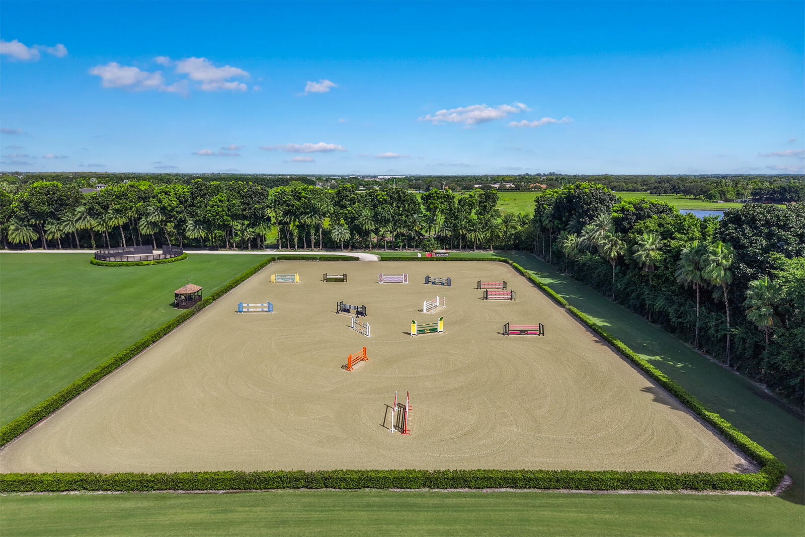 arena and round pen