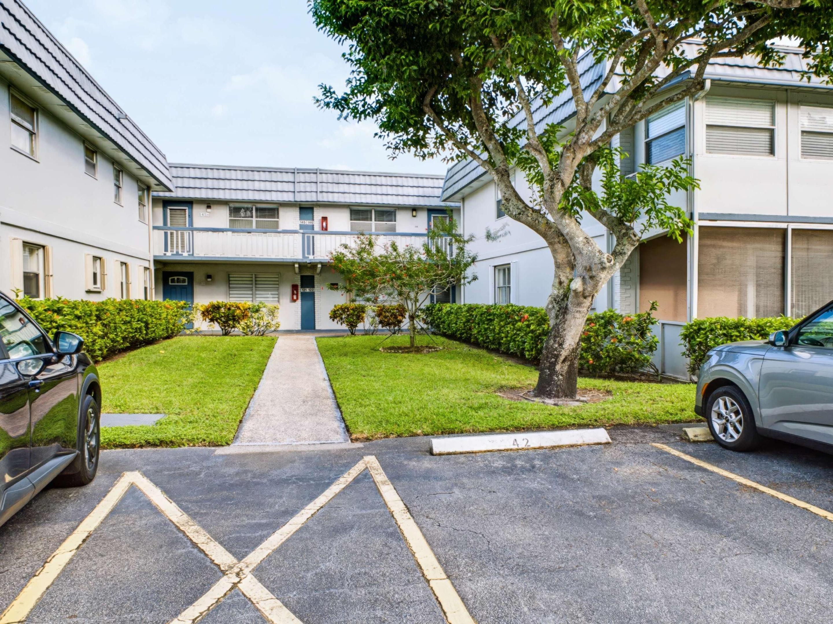 Parking to Courtyard