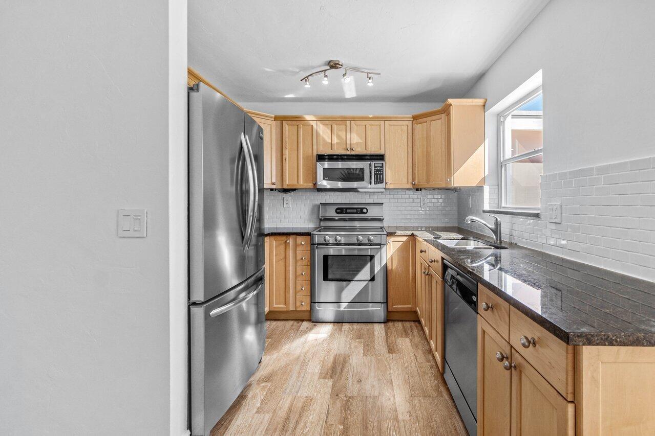 009-240ForestHillBoulevard-WestPalmBeach