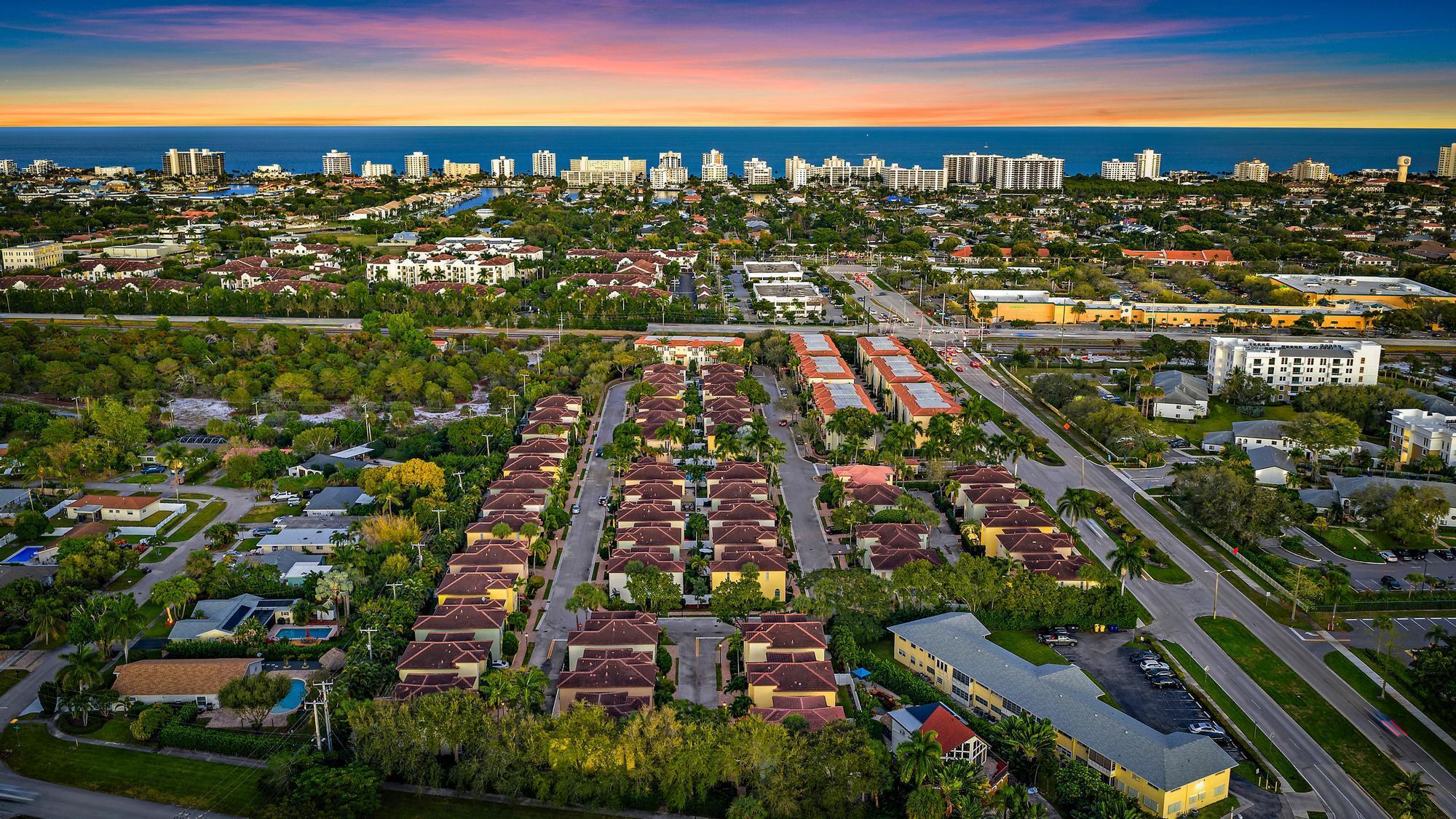 Small luxurious community in East Boca Raton