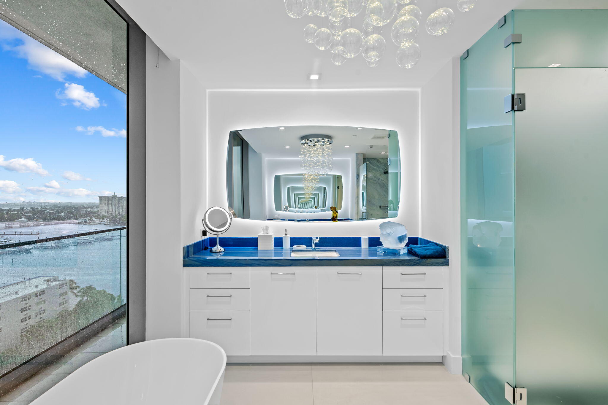 Owner's suite bath