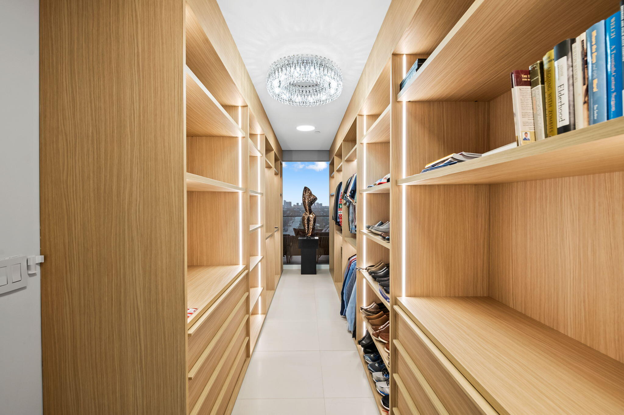 Owner's suite closet