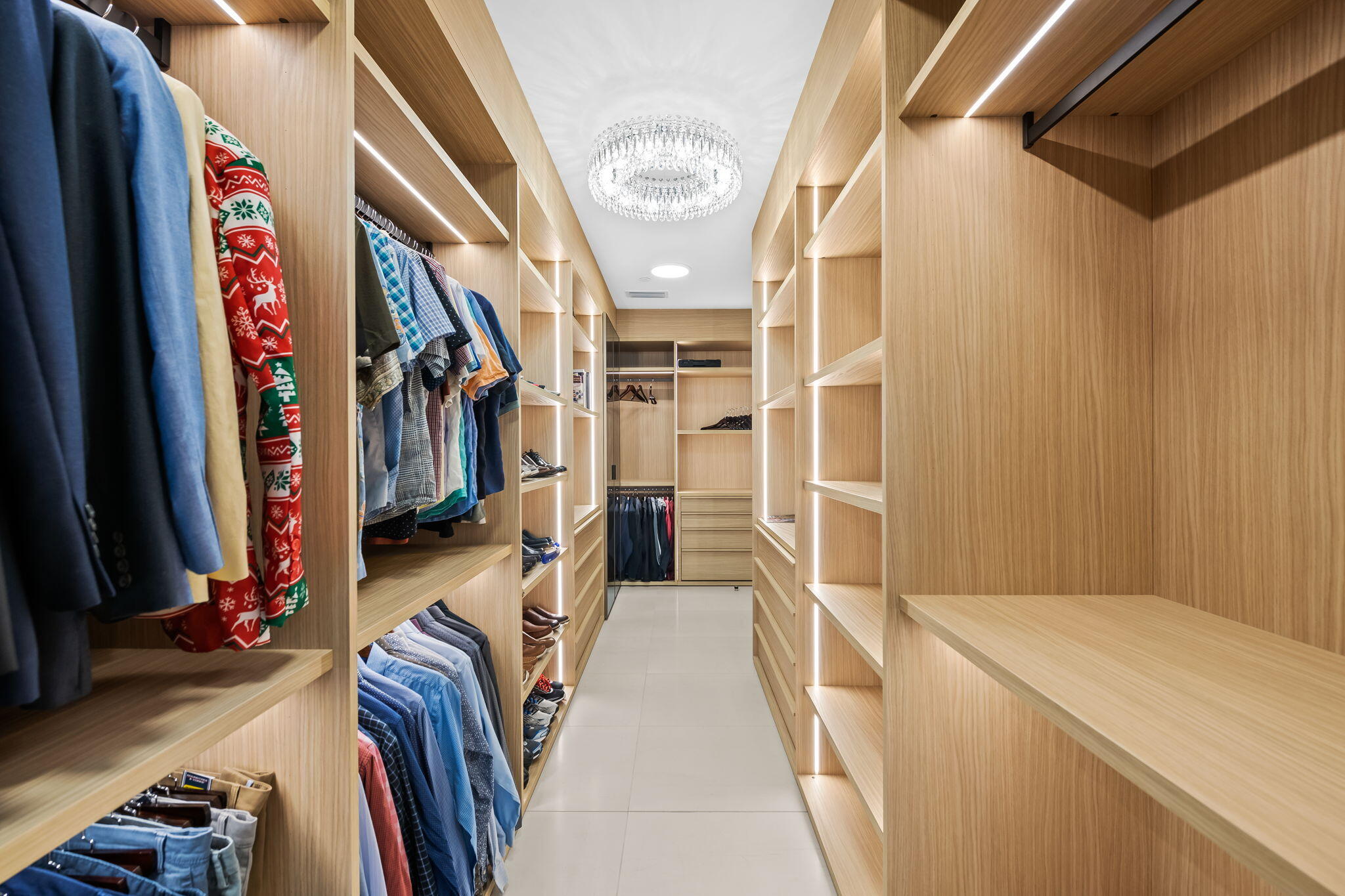 Owner's suite closet