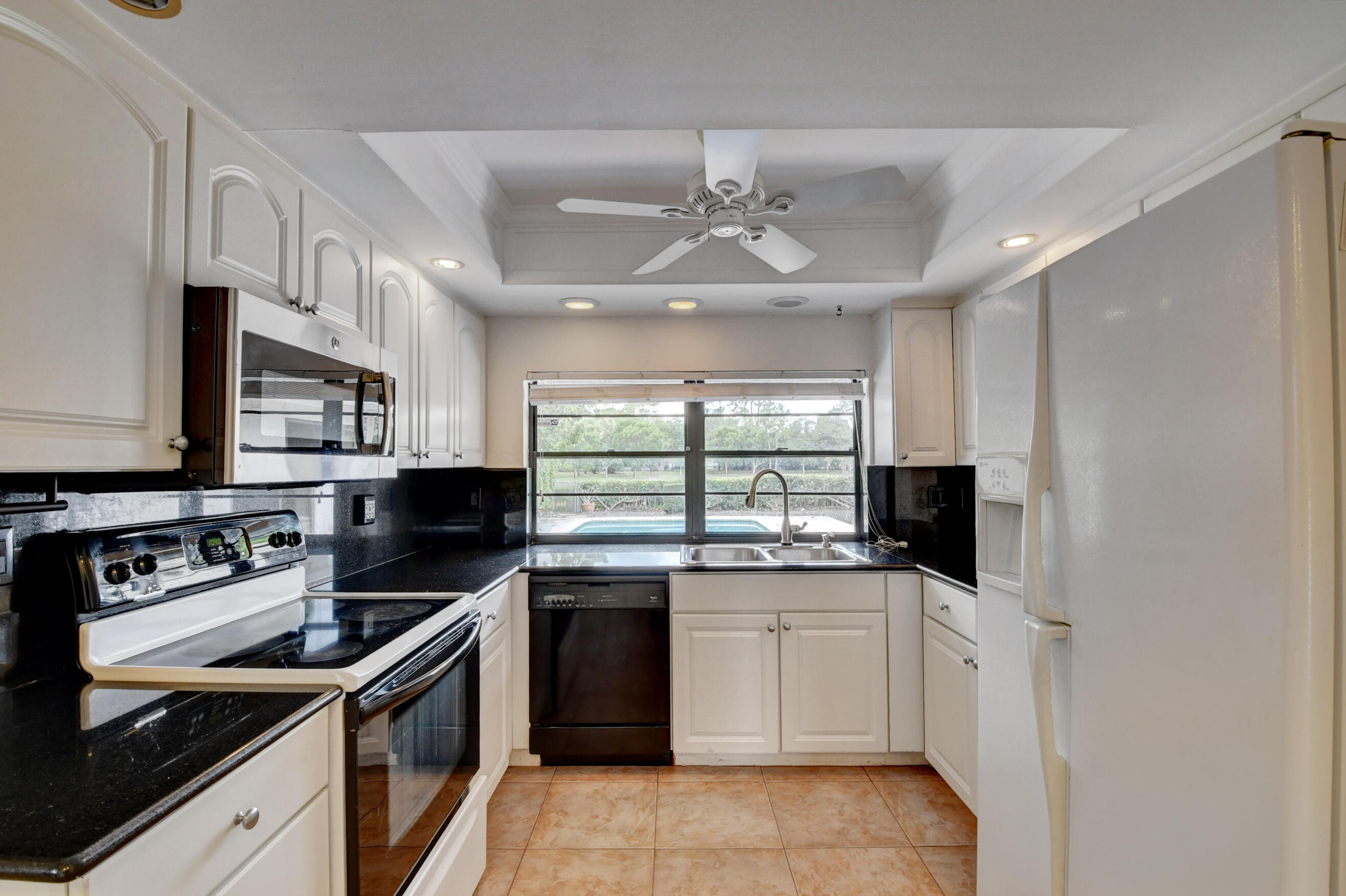 Bright Kitchen with lots of counterspace