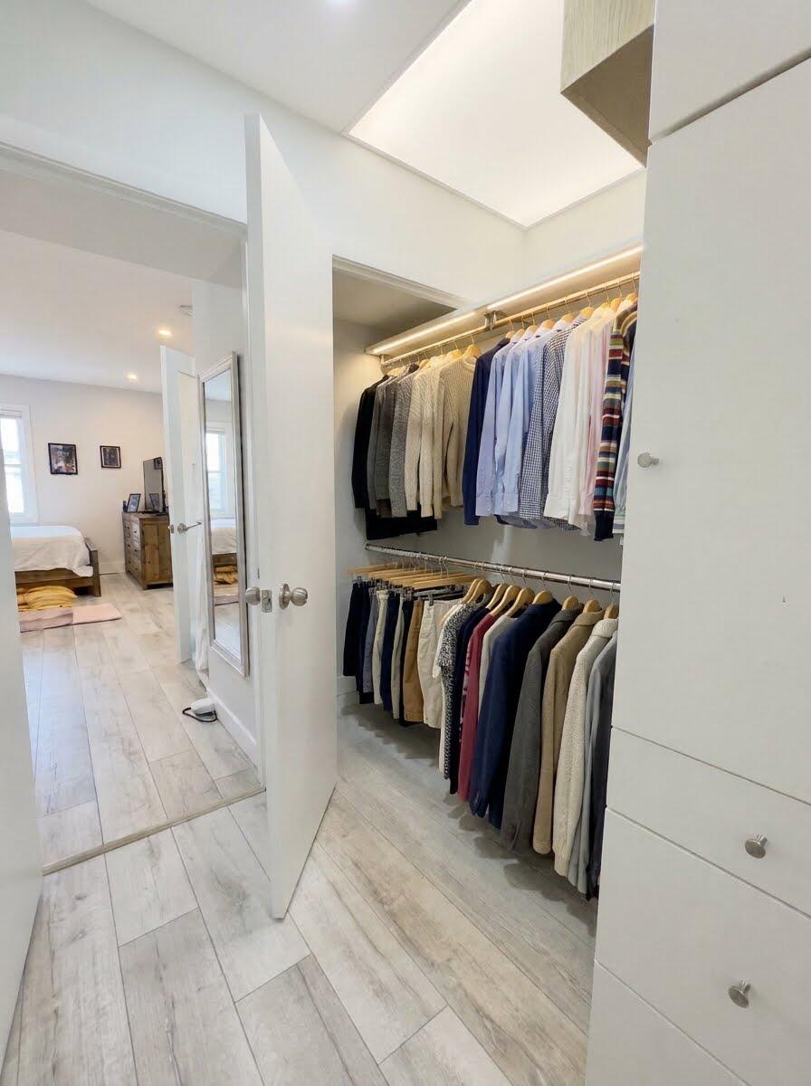 Walk-in Closet 2