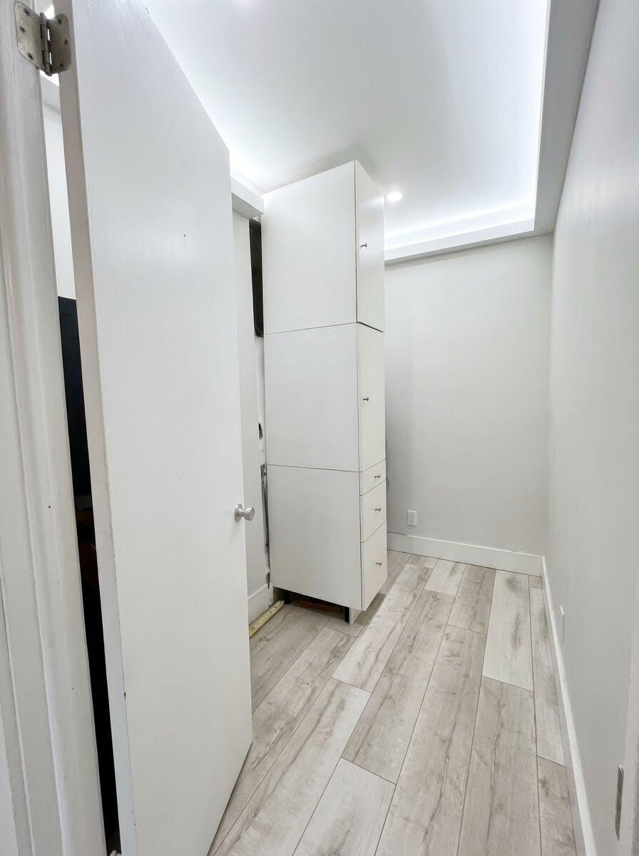Walk-in Closet 1