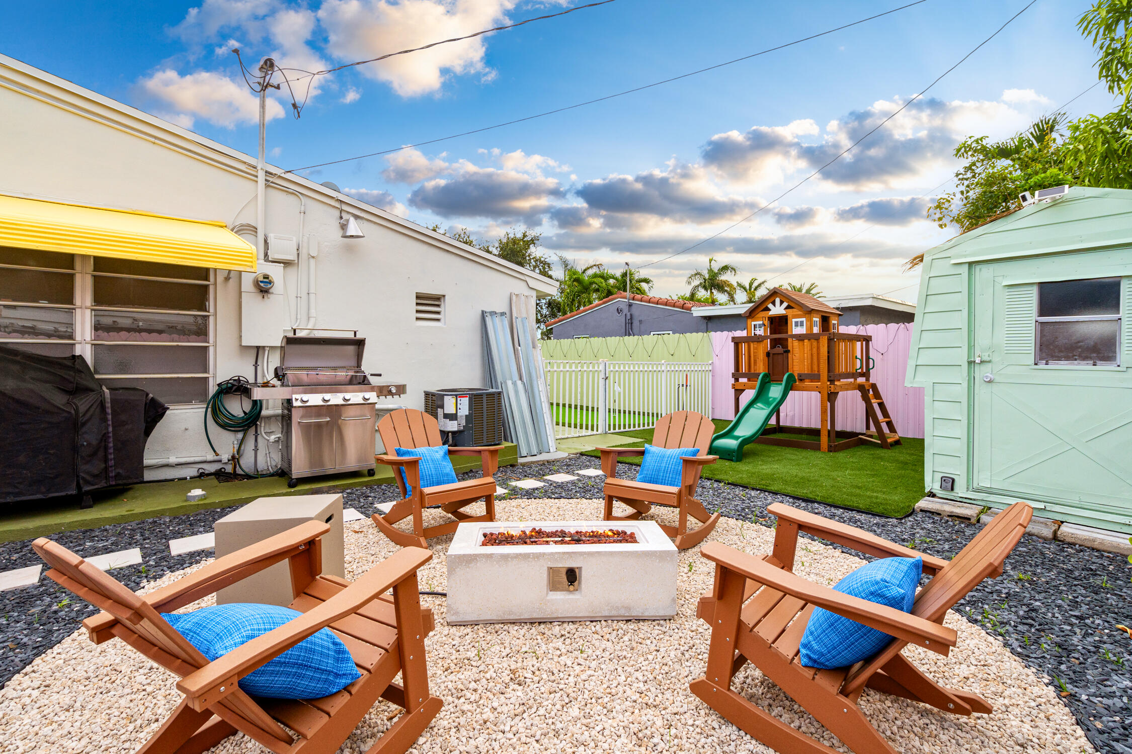 Hallandale Sunshine - Firepit