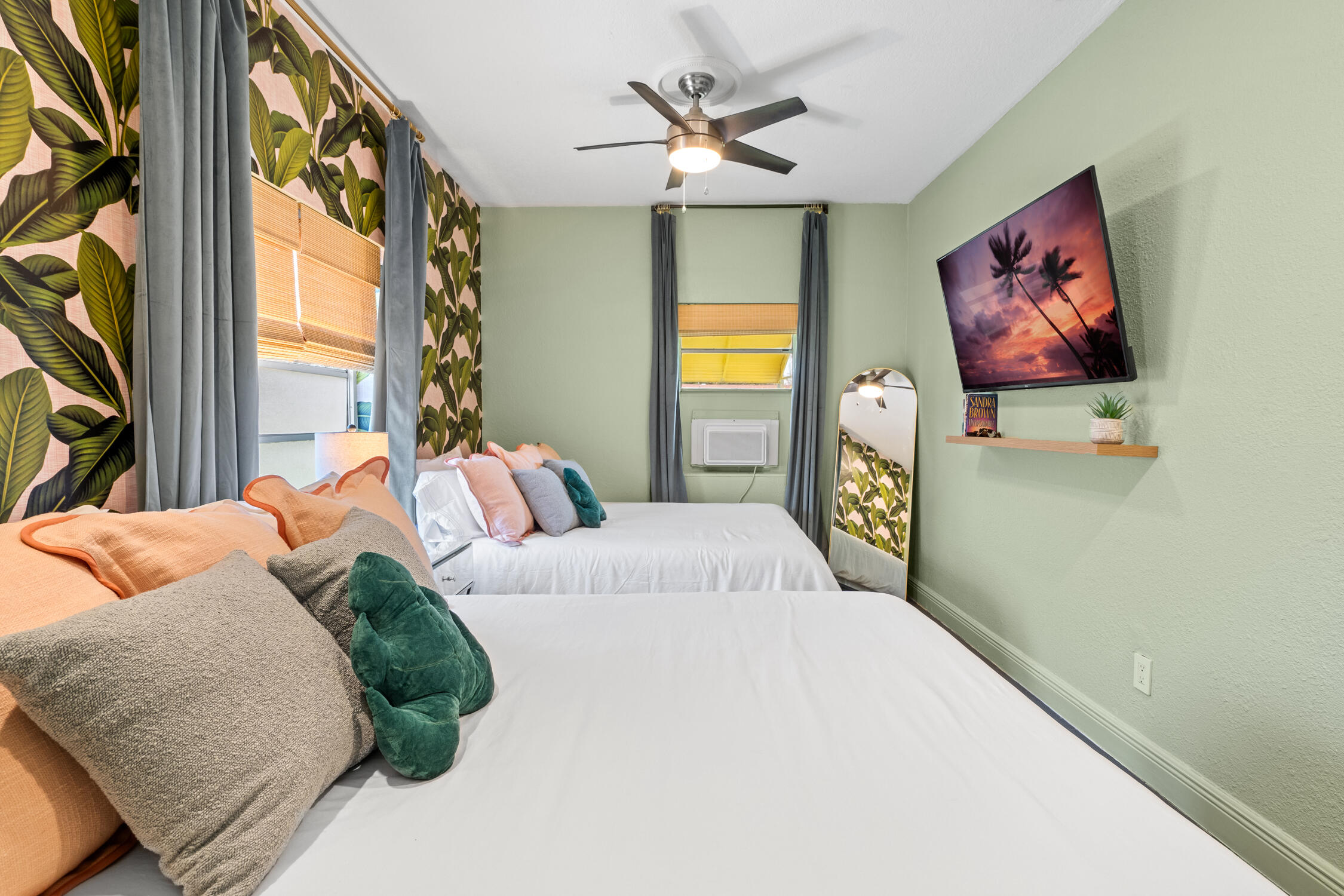 Hallandale Sunshine - Bedroom 2 beds (3)