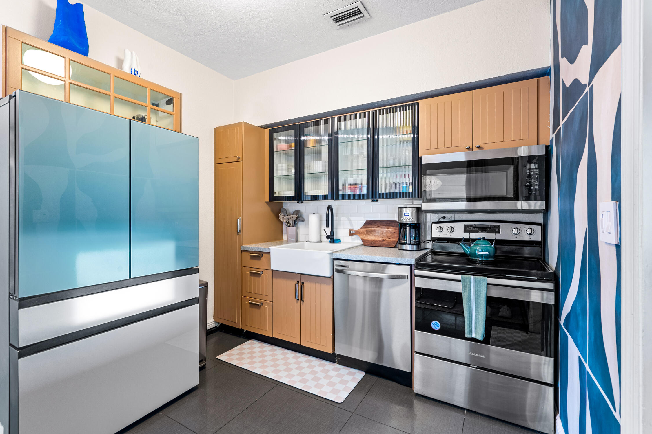 Hallandale Sunshine - Kitchen