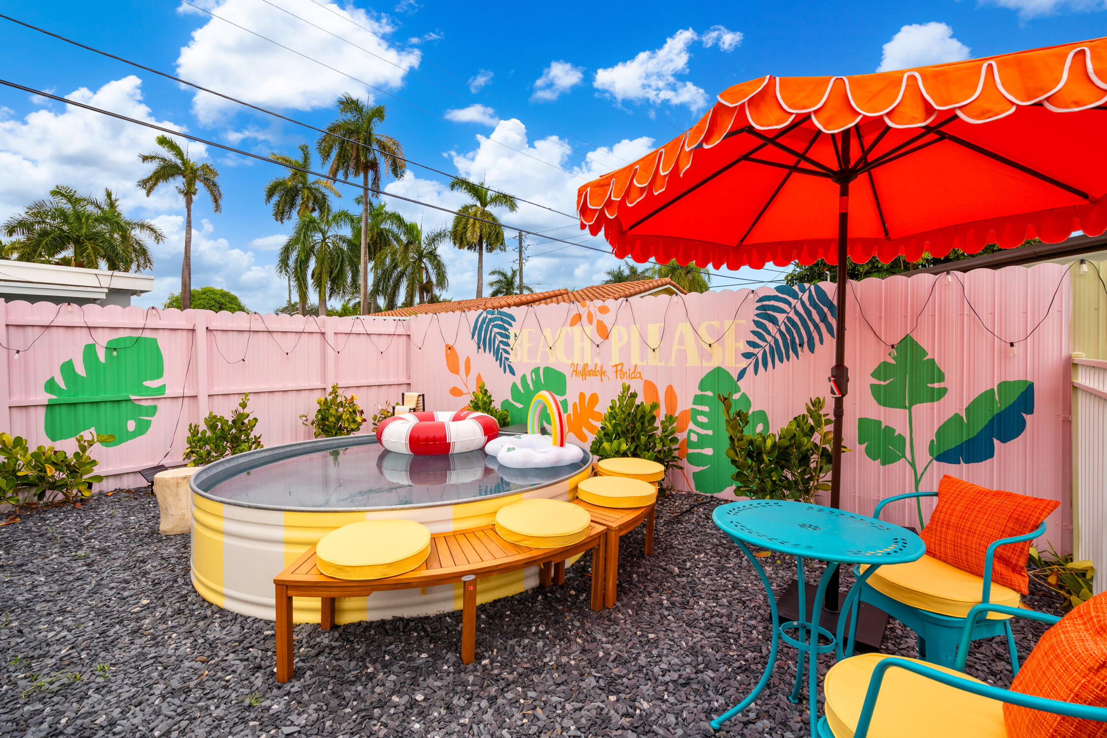 Hallandale Sunshine - Pool with chairs