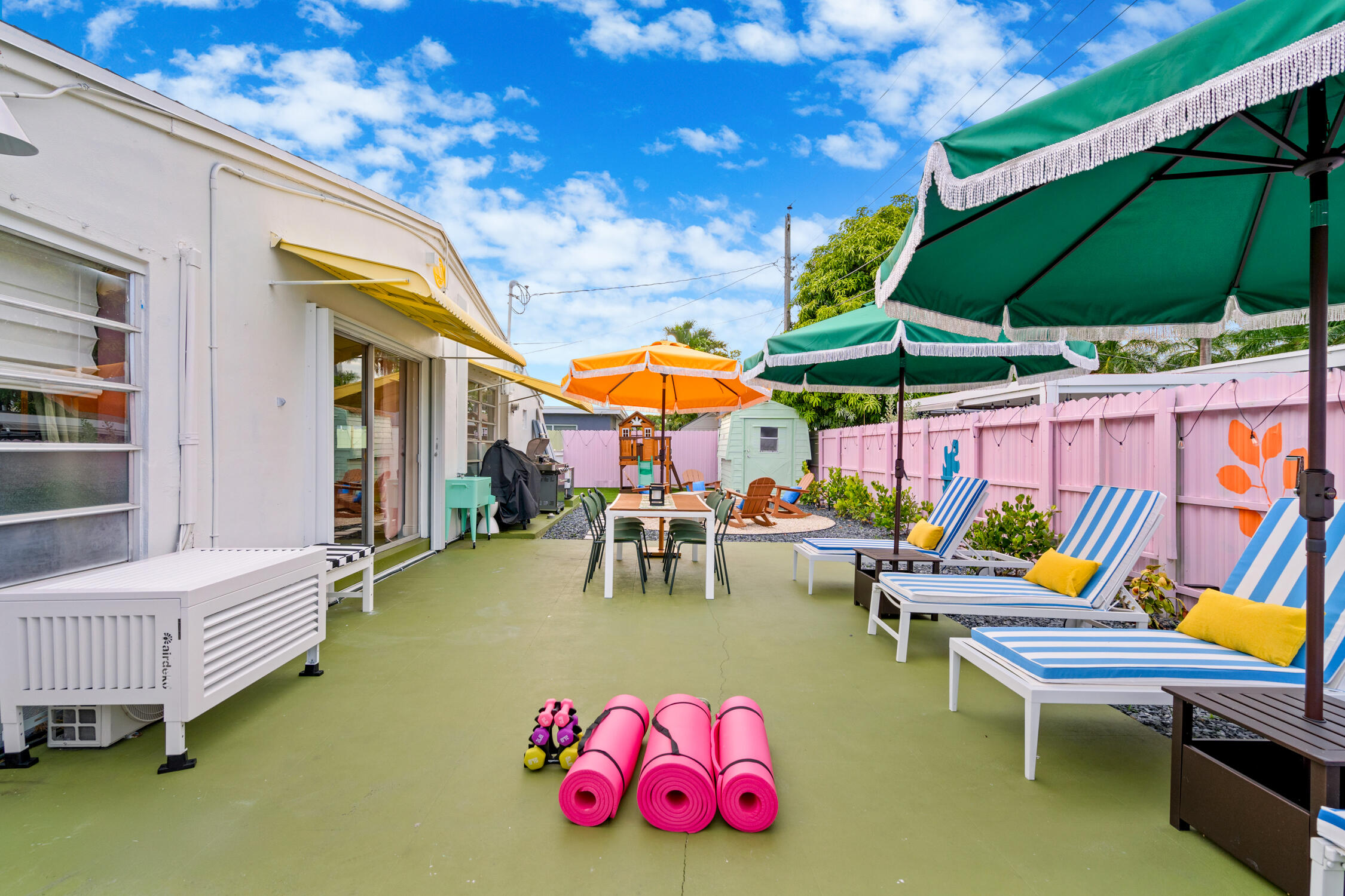 Hallandale Sunshine - Outdoor
