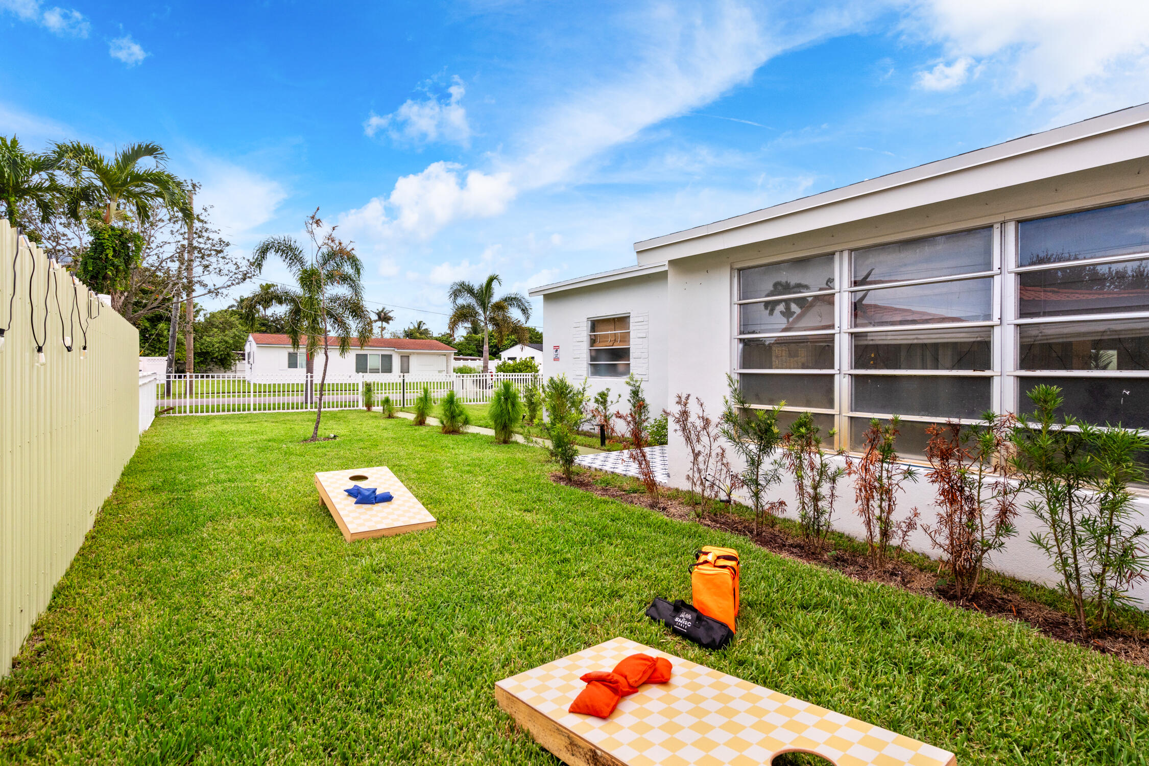Hallandale Sunshine - Outdoor games (1)