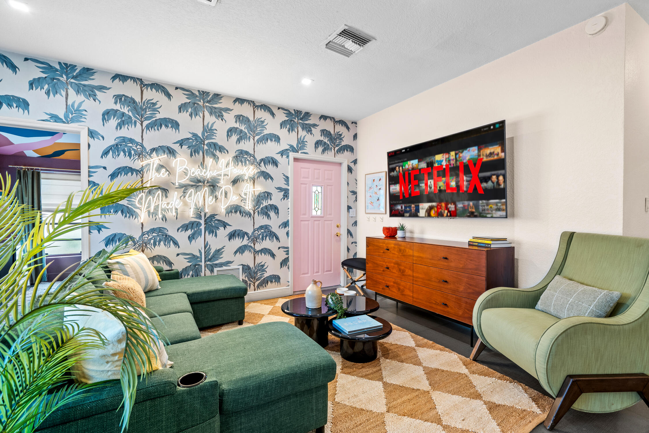 Hallandale Sunshine - Living Room (1)