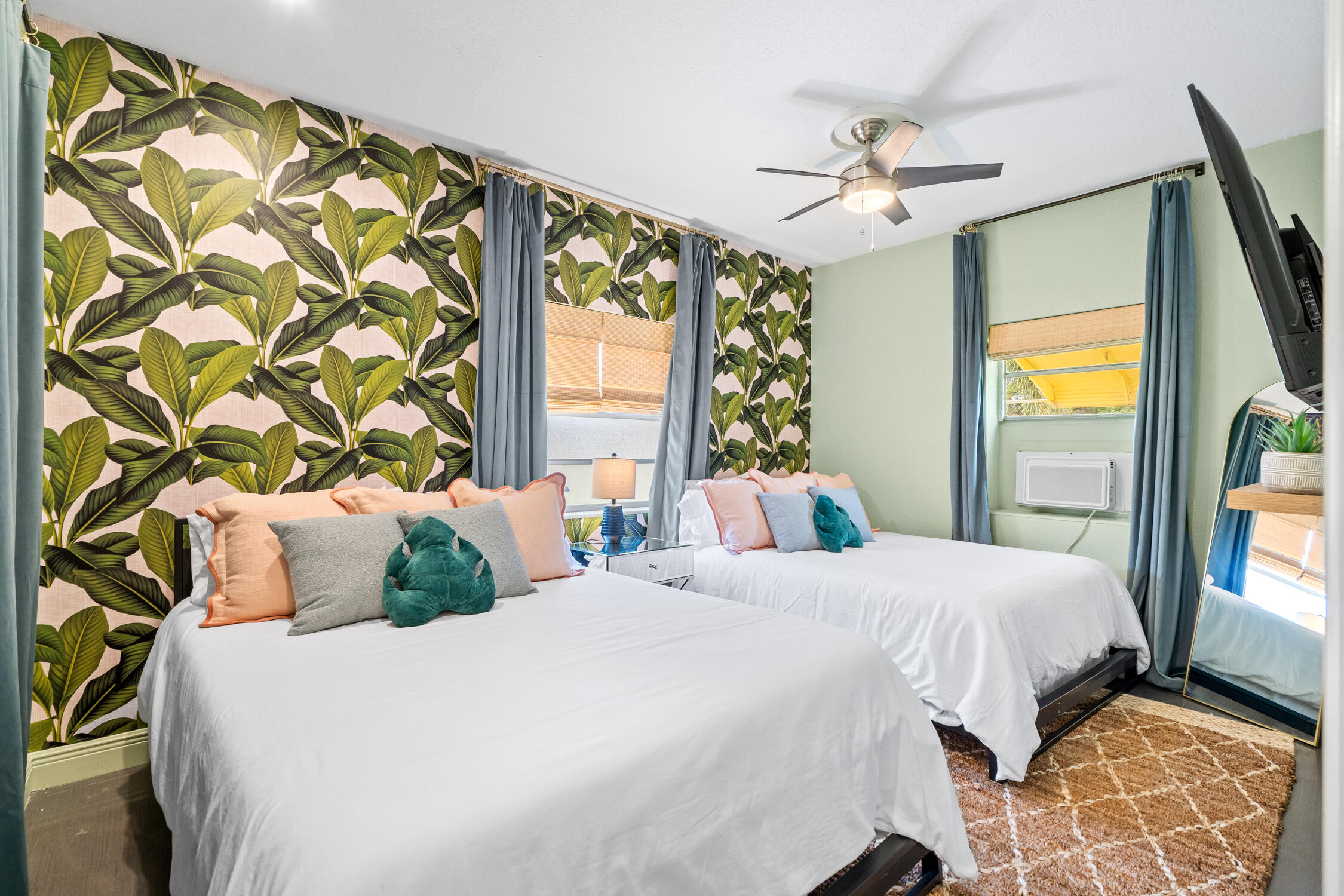 Hallandale Sunshine - Bedroom 2 beds (1)