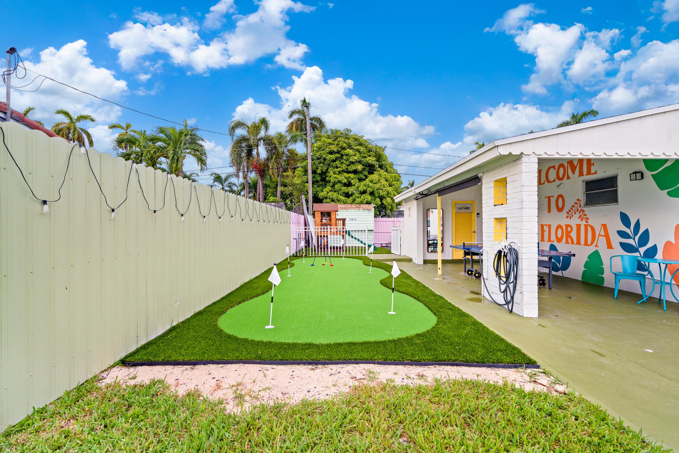 Hallandale Sunshine - Putting Green (1)