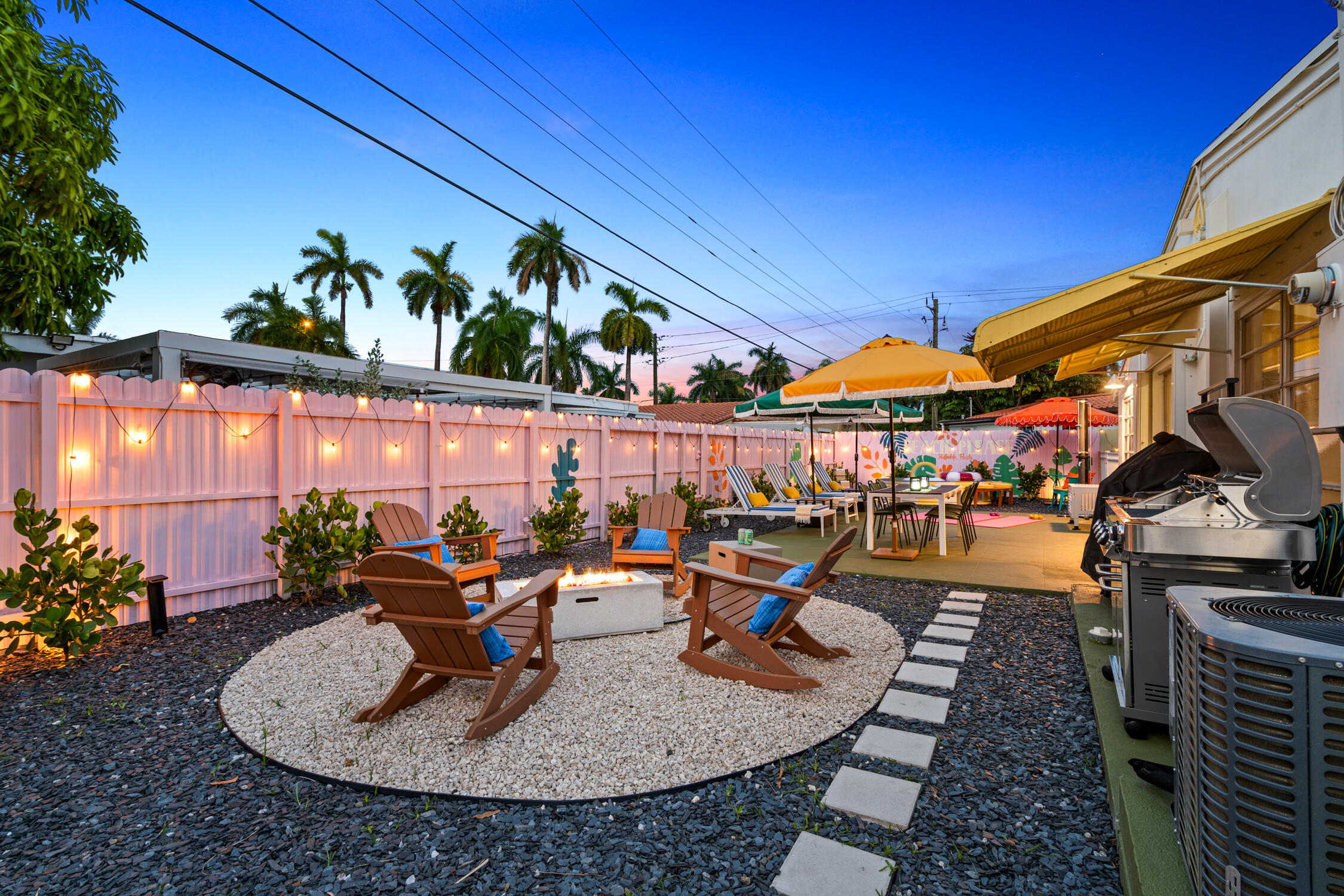 Hallandale Sunshine - Firepit patio at n
