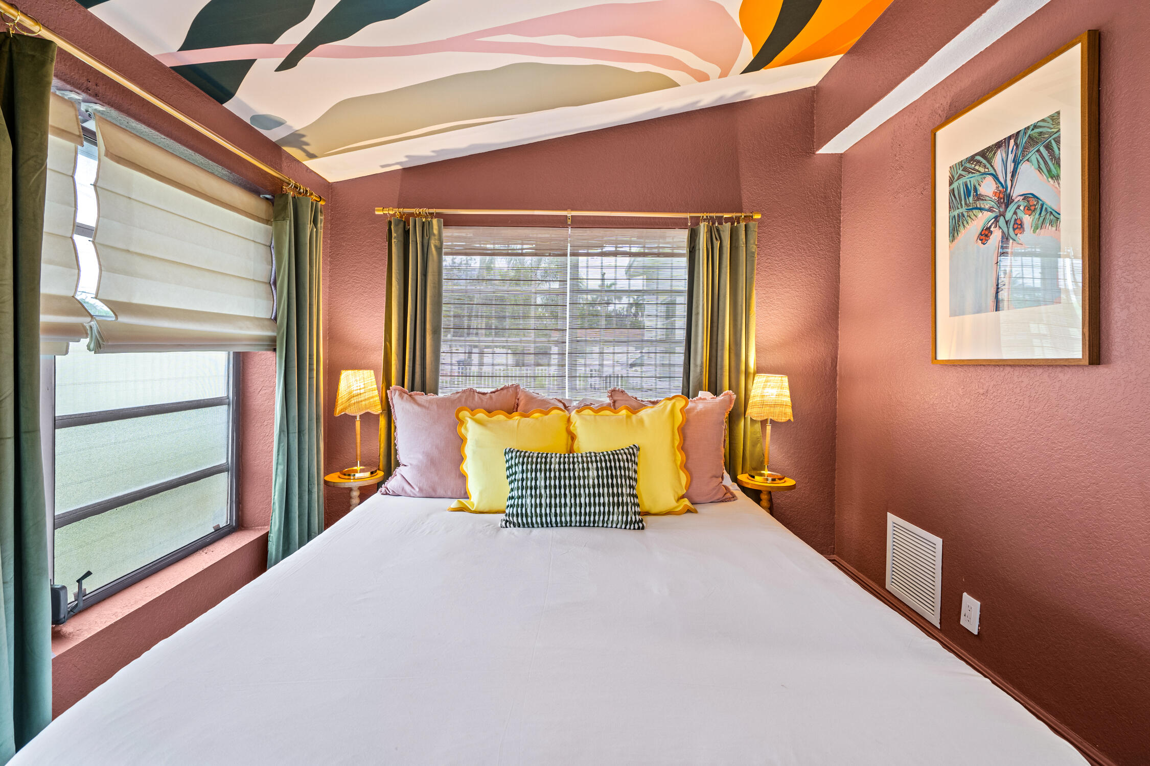 Hallandale Sunshine - Bedroom