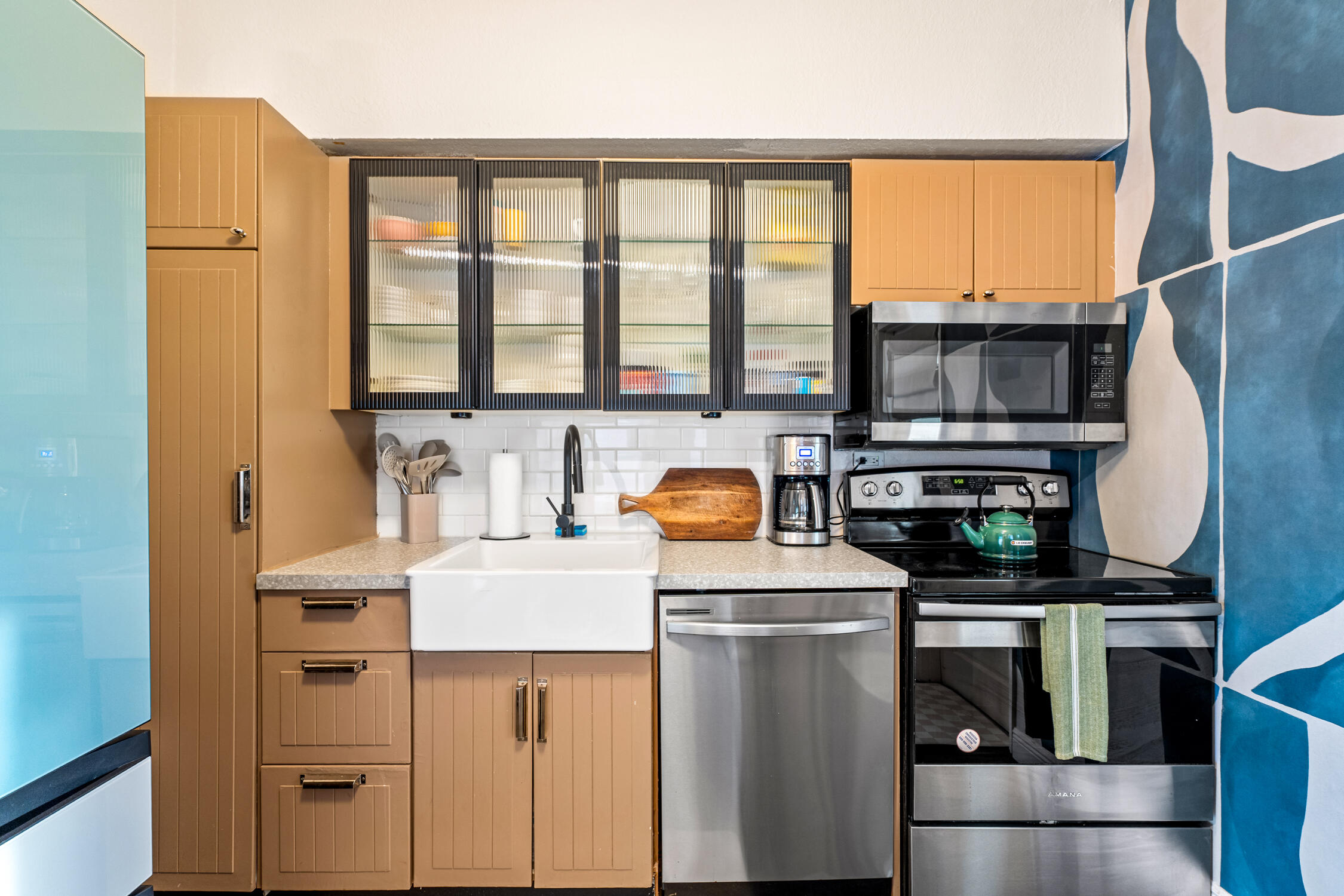 Hallandale Sunshine - Kitchen (1)
