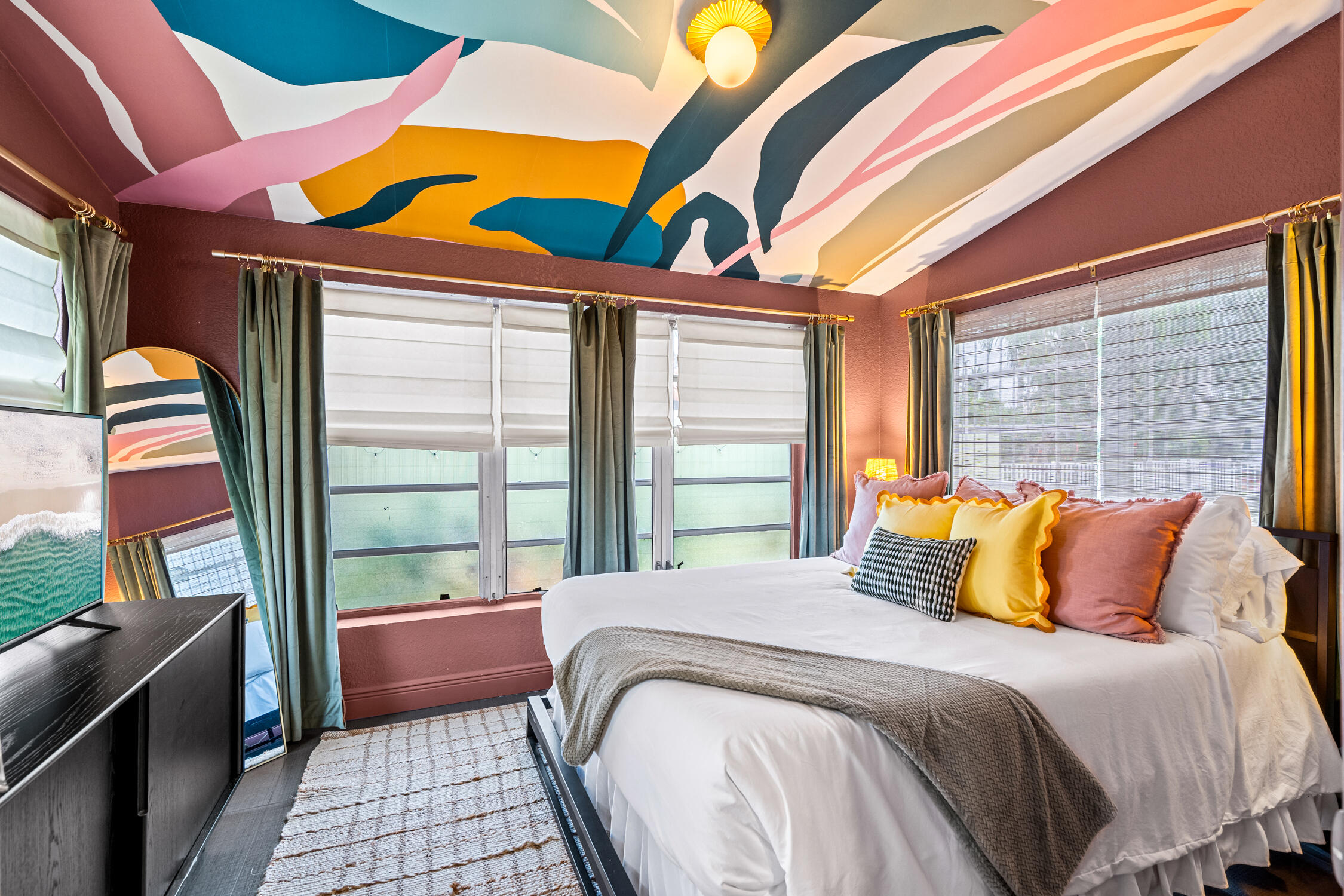 Hallandale Sunshine - Bedroom
