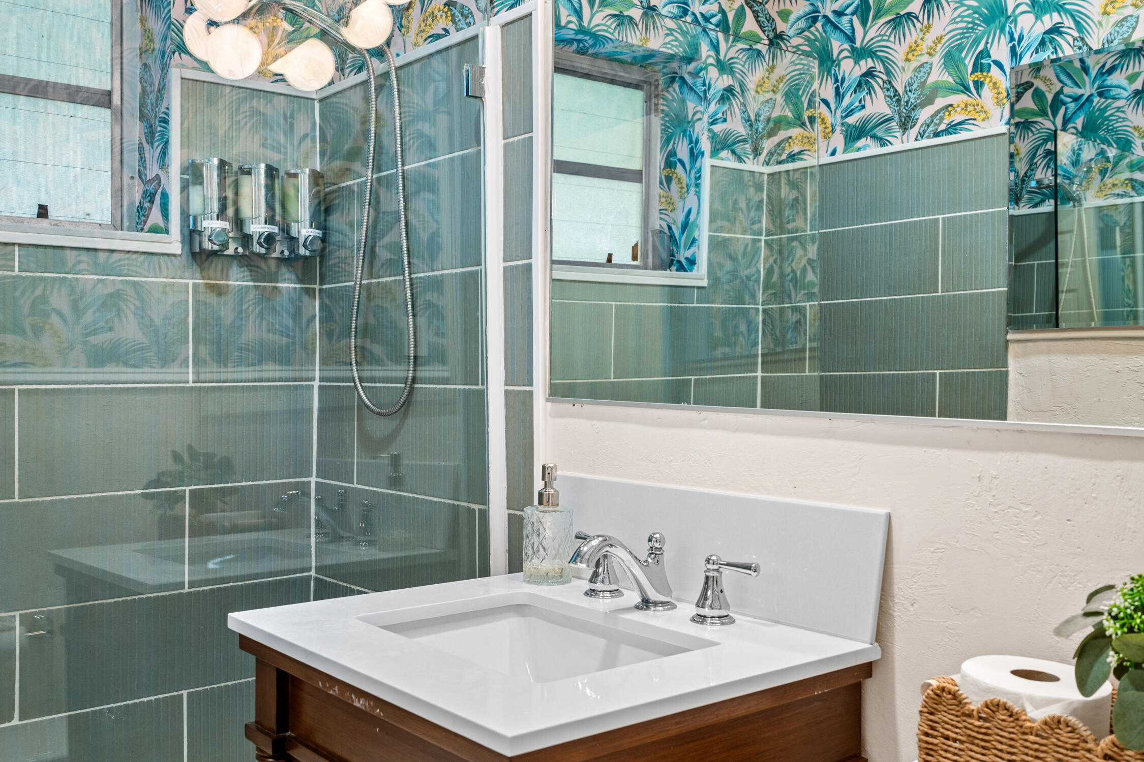 Hallandale Sunshine - Bathroom