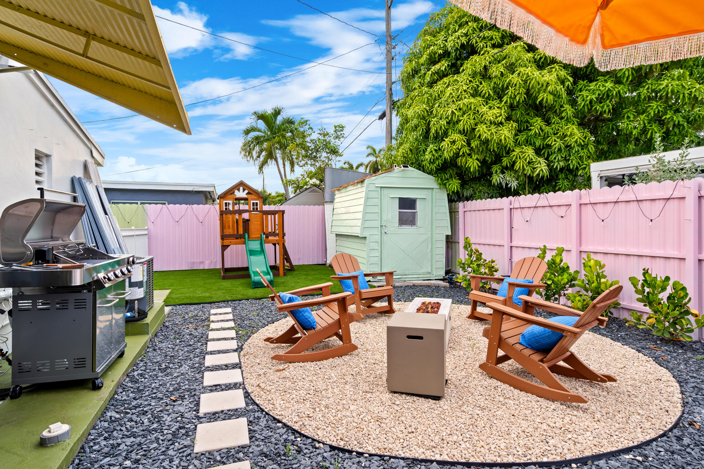 Hallandale Sunshine - Outdoor Firepit