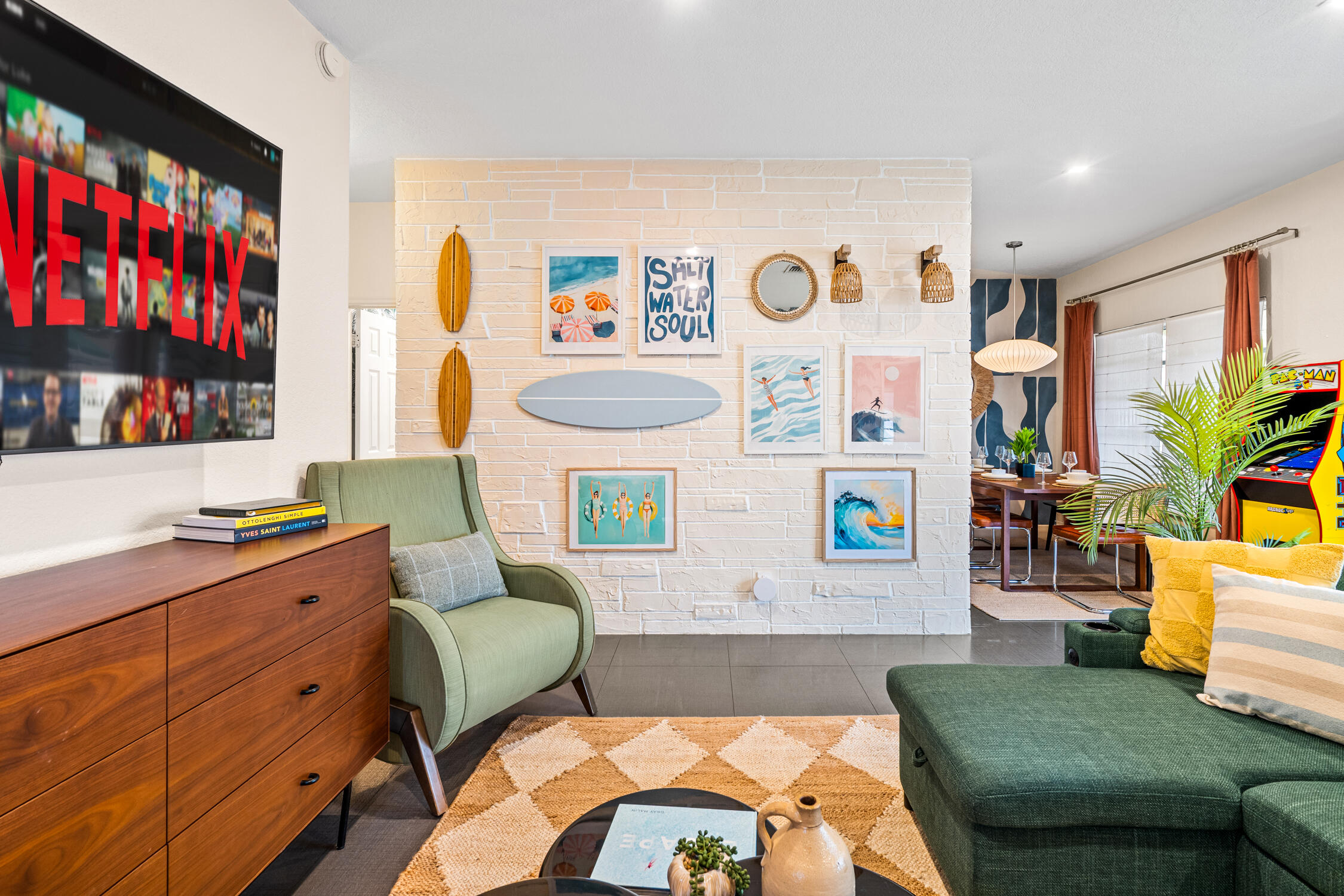 Hallandale Sunshine - Wall and frames
