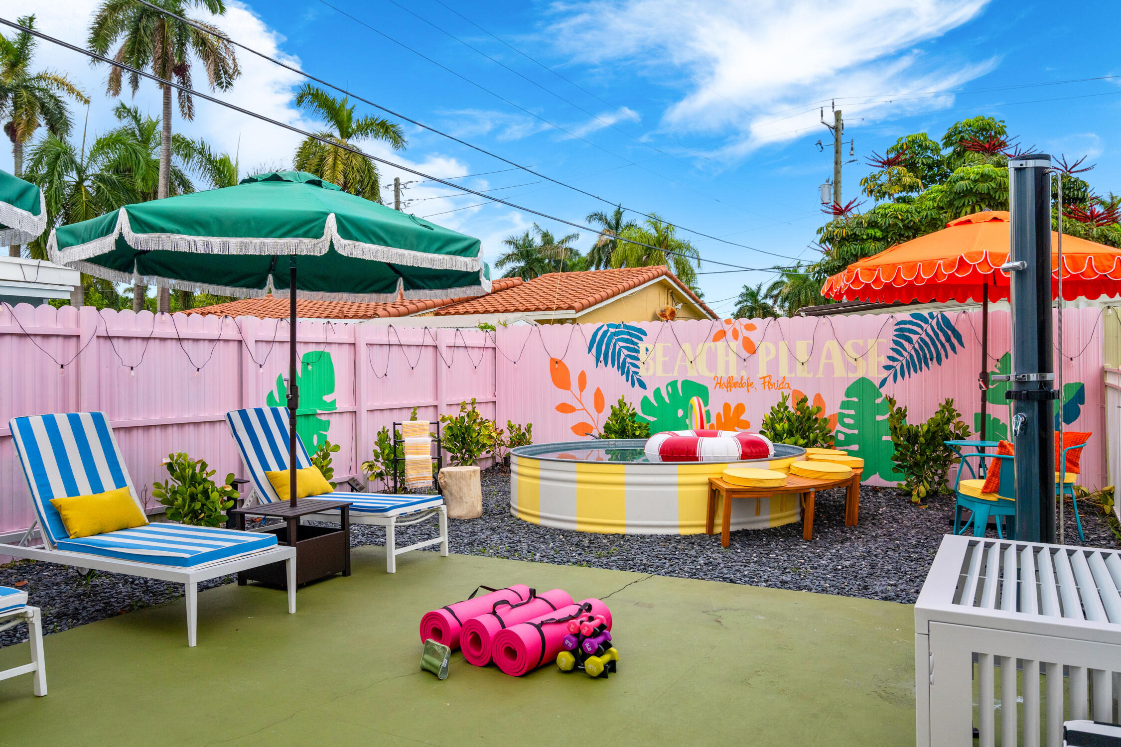 Hallandale Sunshine - Outdoor pool