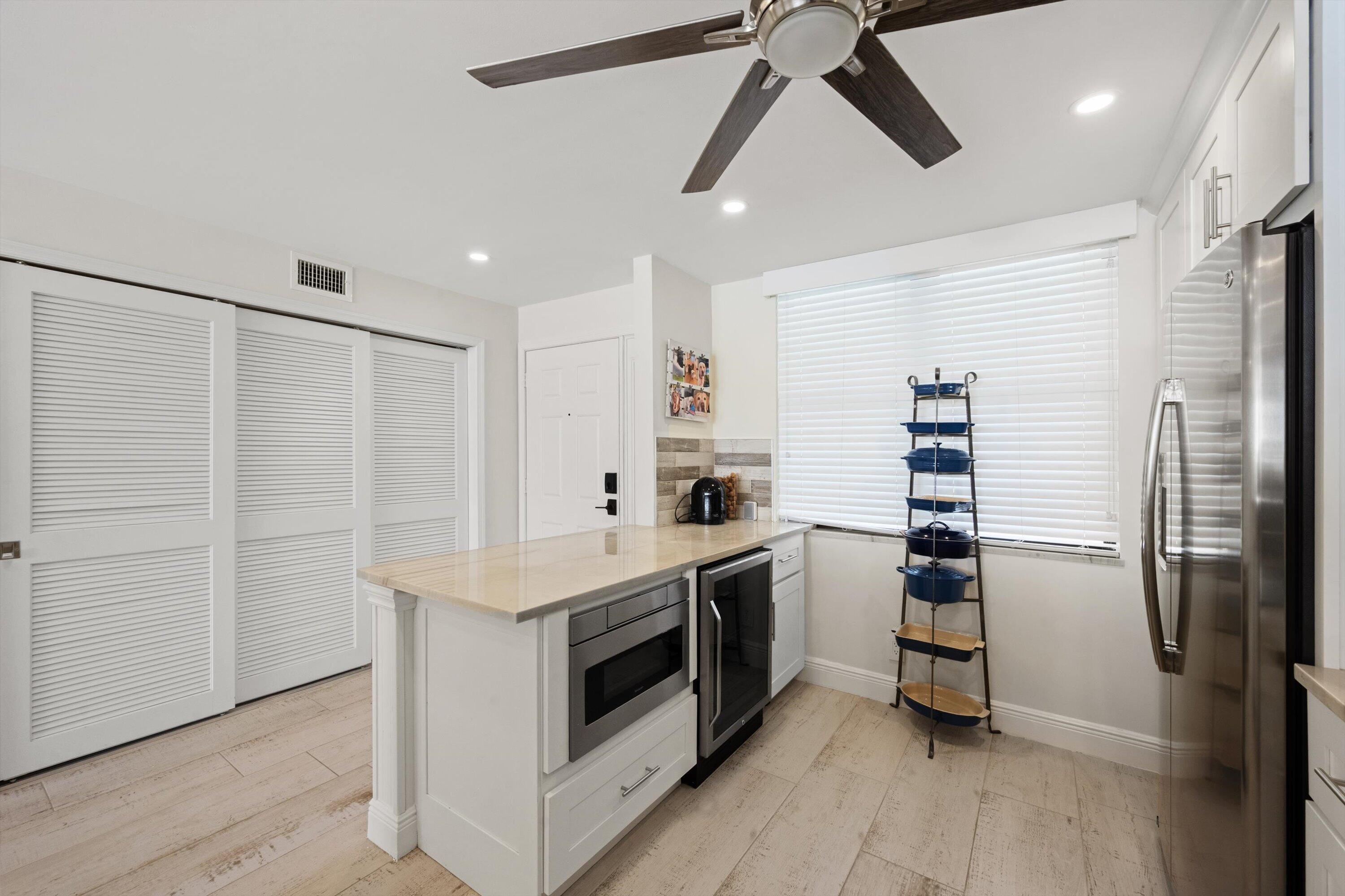 900 Ocean Dr 505 (9) 900 Ocean Dr 505 (9)