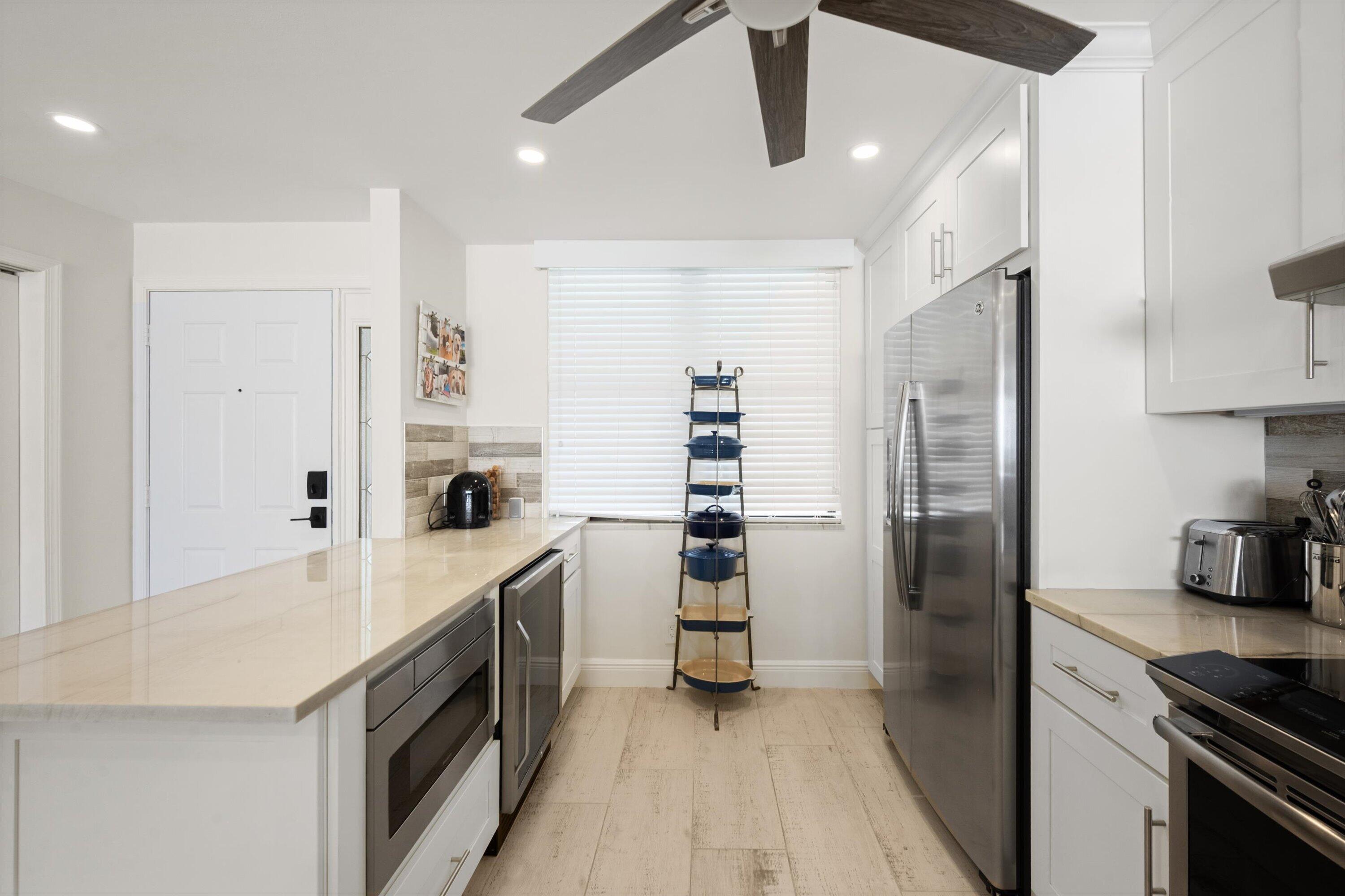 900 Ocean Dr 505 (8) 900 Ocean Dr 505 (8)