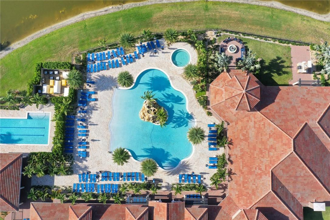 Welcome in this resort-style community