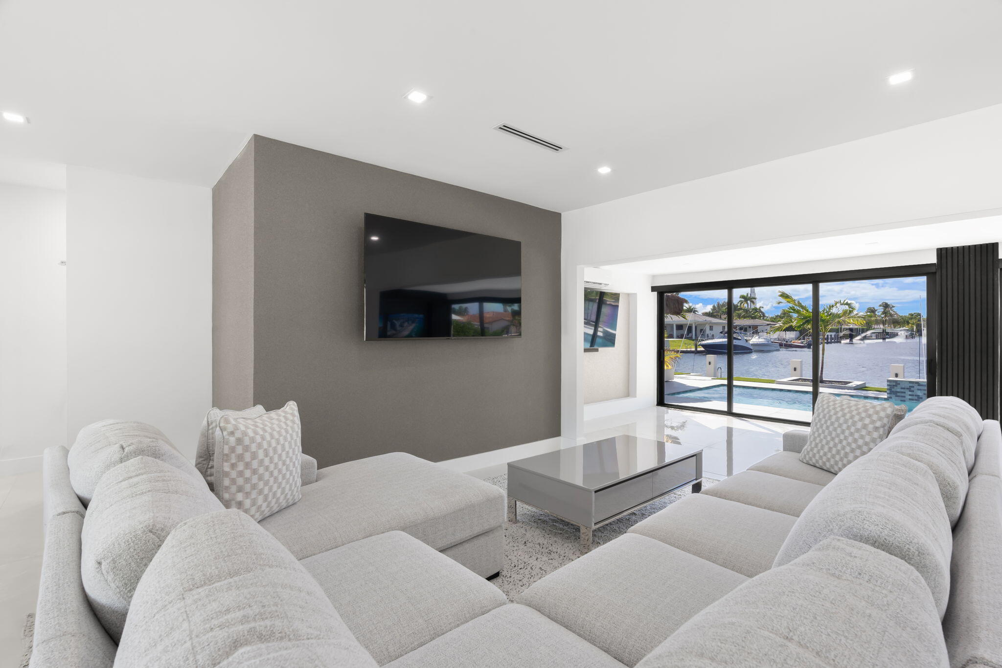 23-web-or-mls-5641 Bayview Dr, Fort Laud