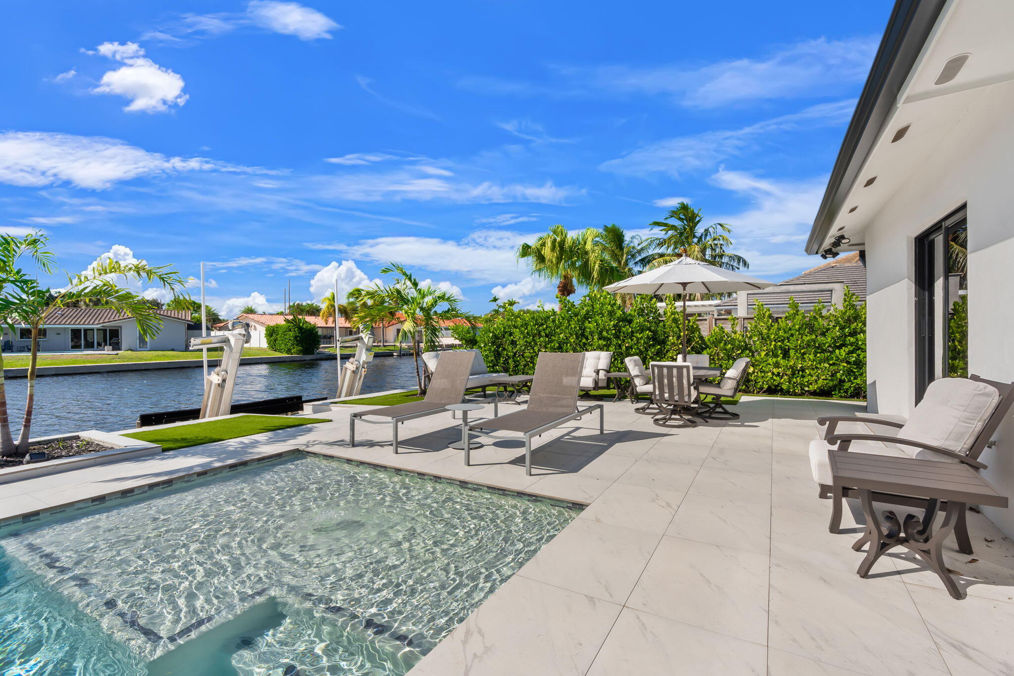 40-web-or-mls-5641 Bayview Dr, Fort Laud