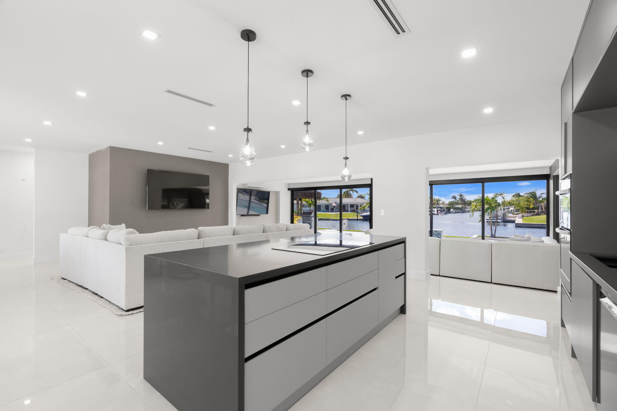 22-web-or-mls-5641 Bayview Dr, Fort Laud