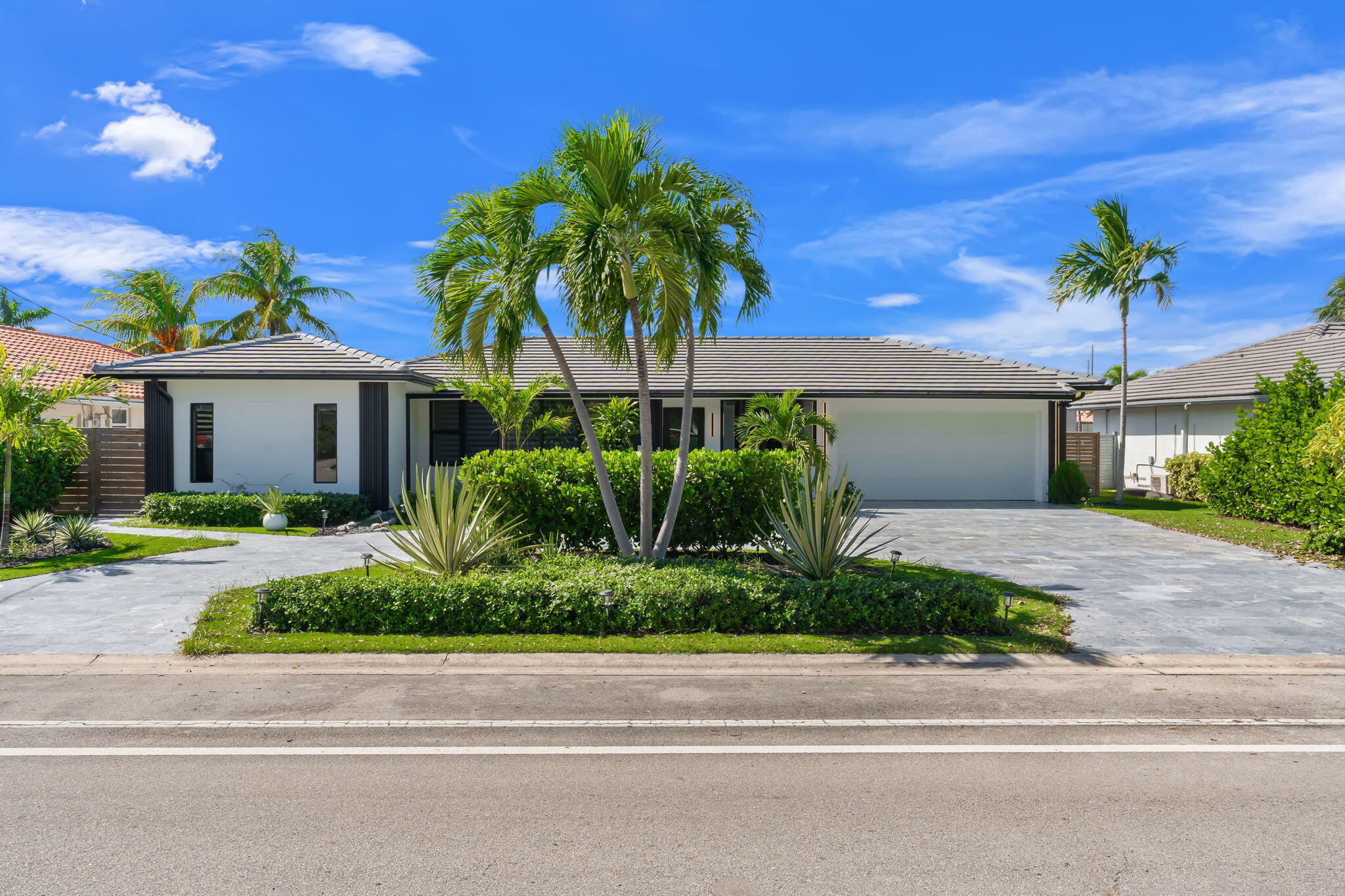 1-web-or-mls-5641 Bayview Dr, Fort Laude