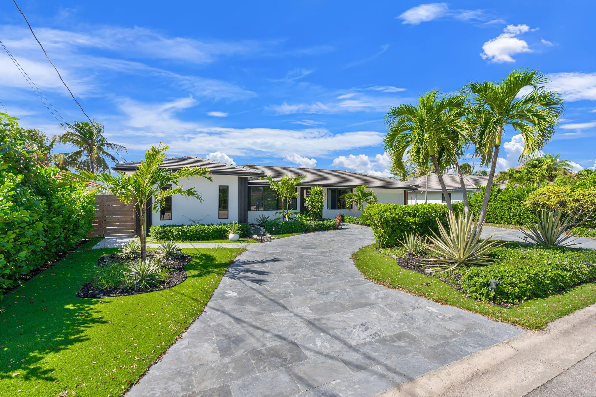 3-web-or-mls-5641 Bayview Dr, Fort Laude