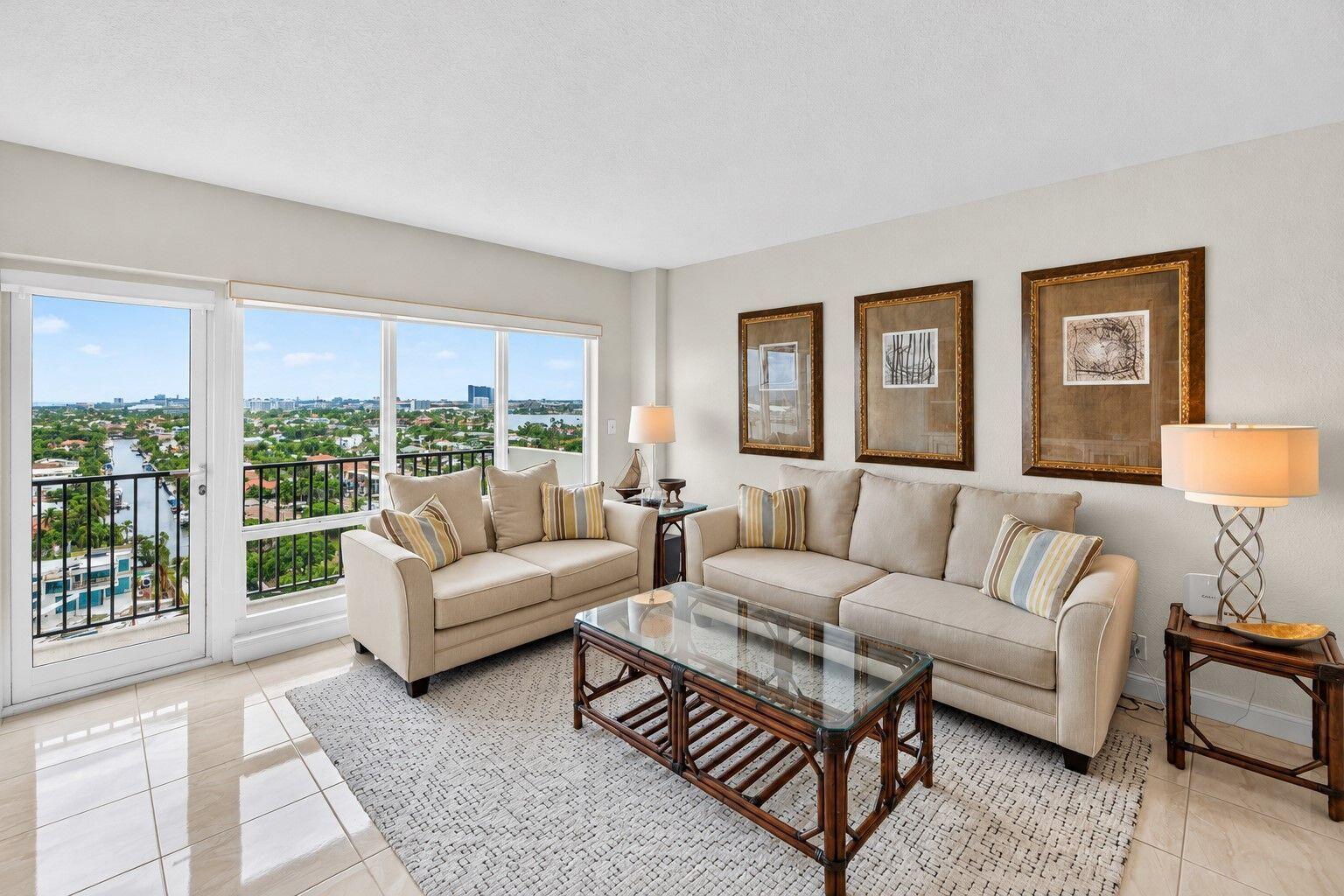 27-web-or-mls-Living room 2
