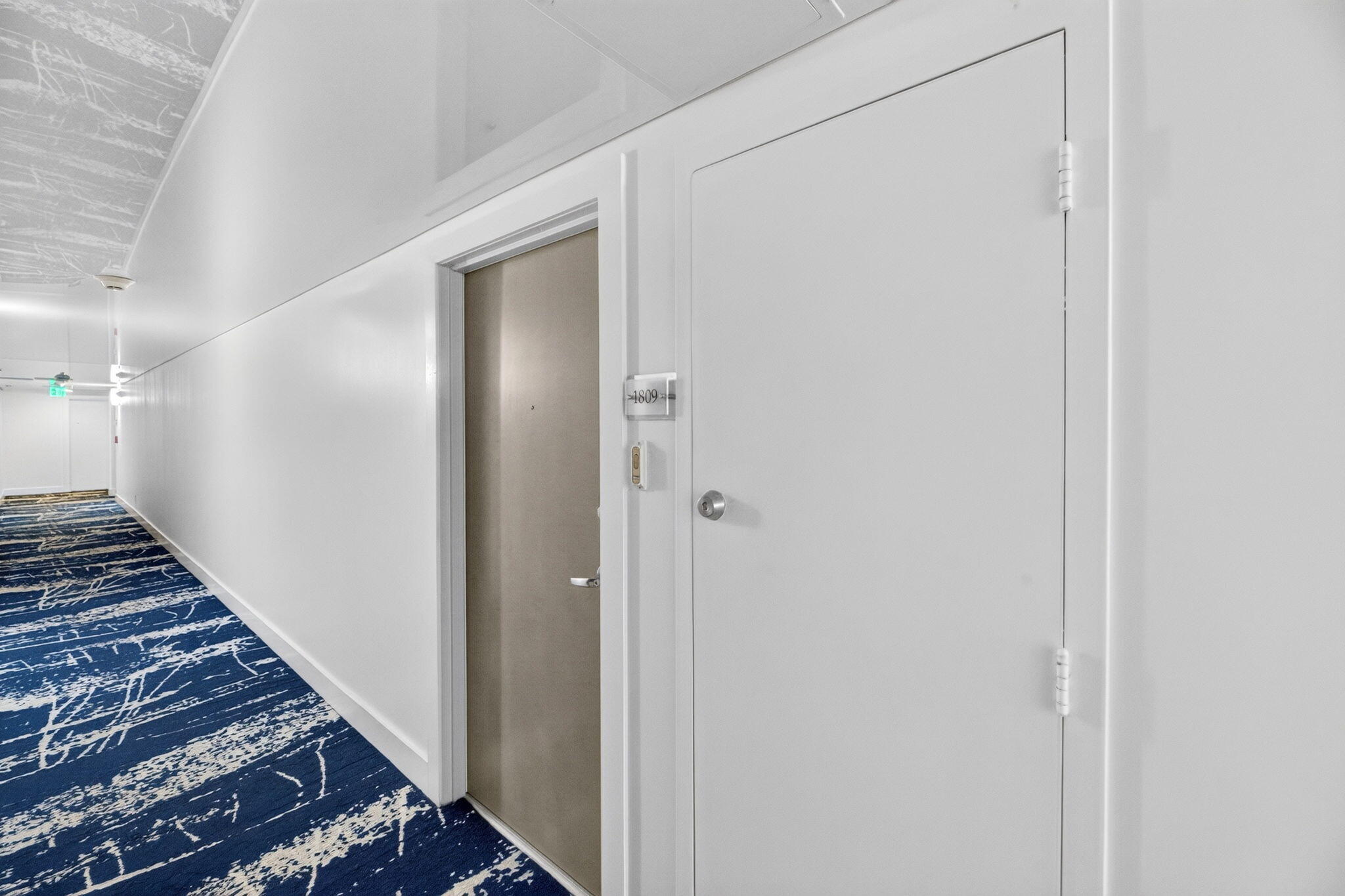 58-web-or-mls-Unit Entrance 58-web-or-mls-Unit Entrance