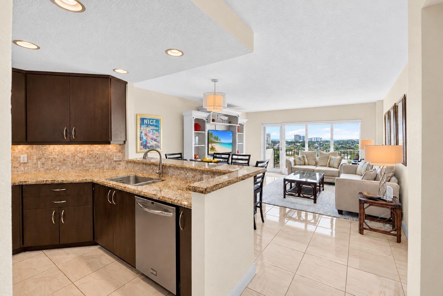 16-web-or-mls-Foyer View