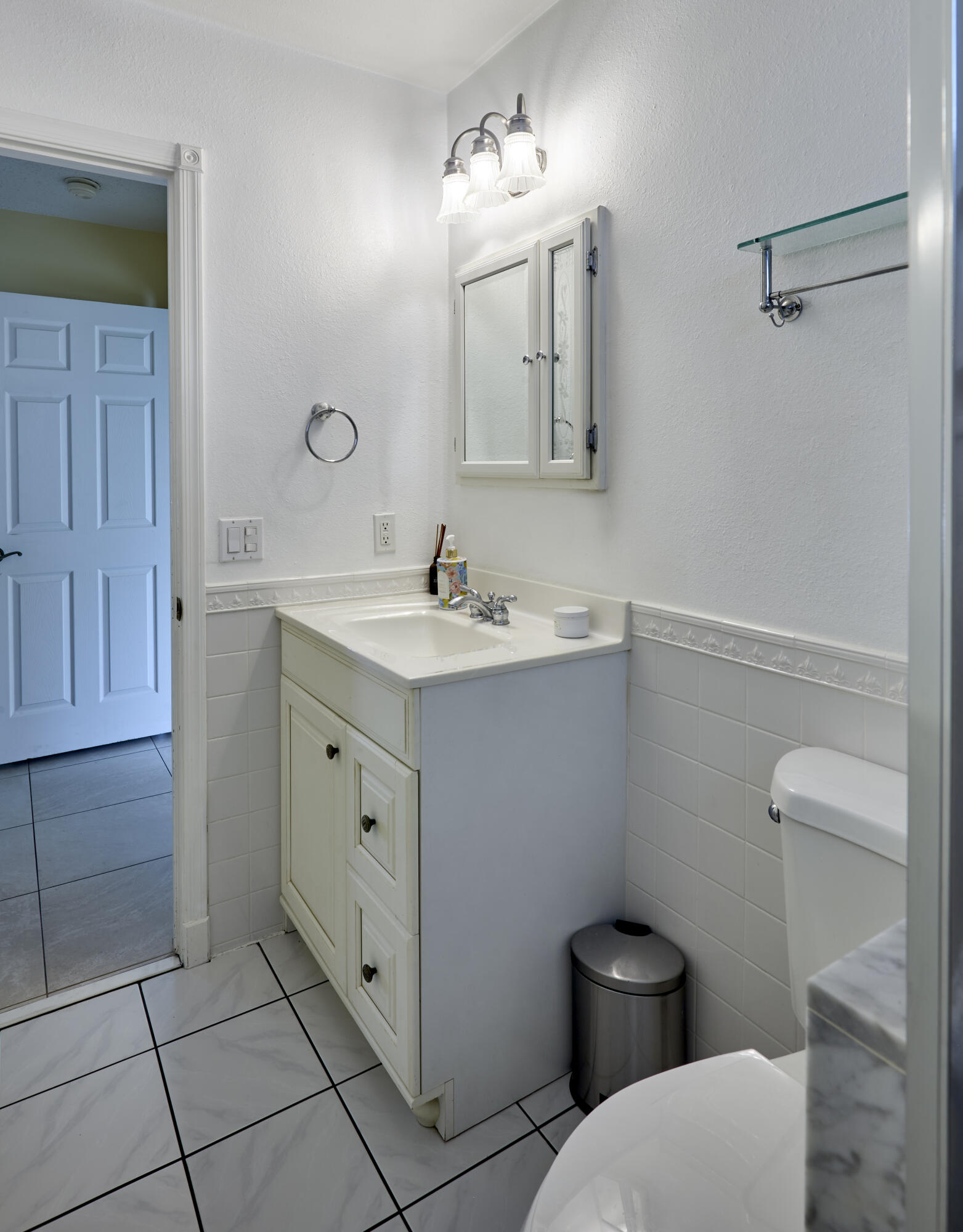 Bathroom_2B_8320_