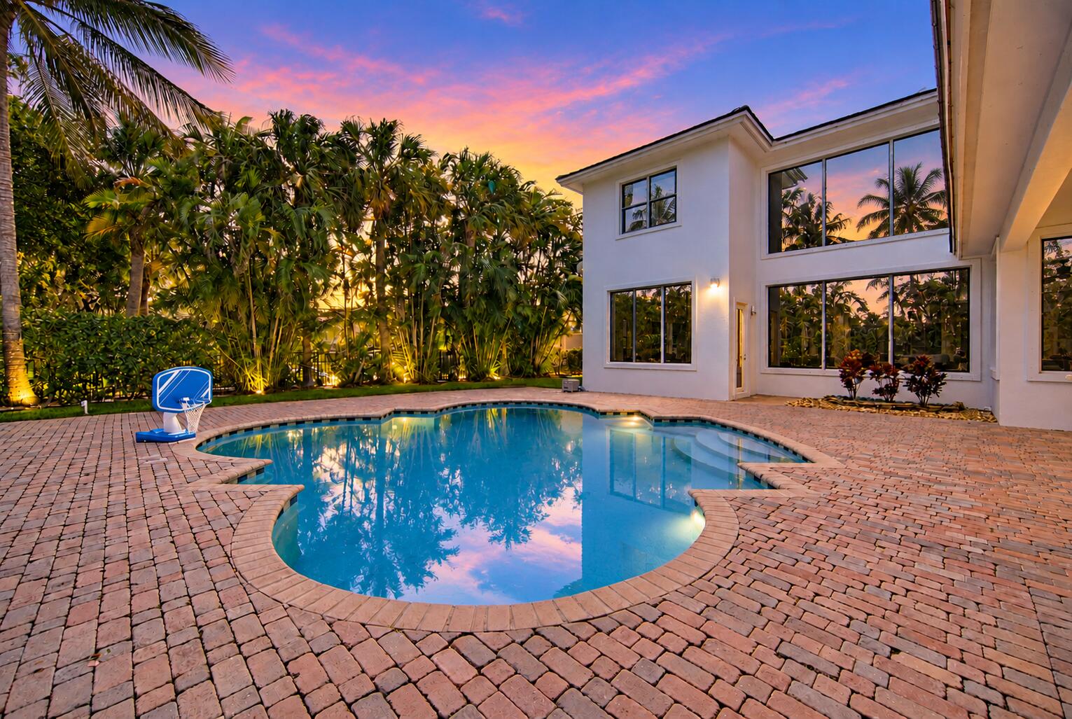 Luxury Twilight Pool Retreat