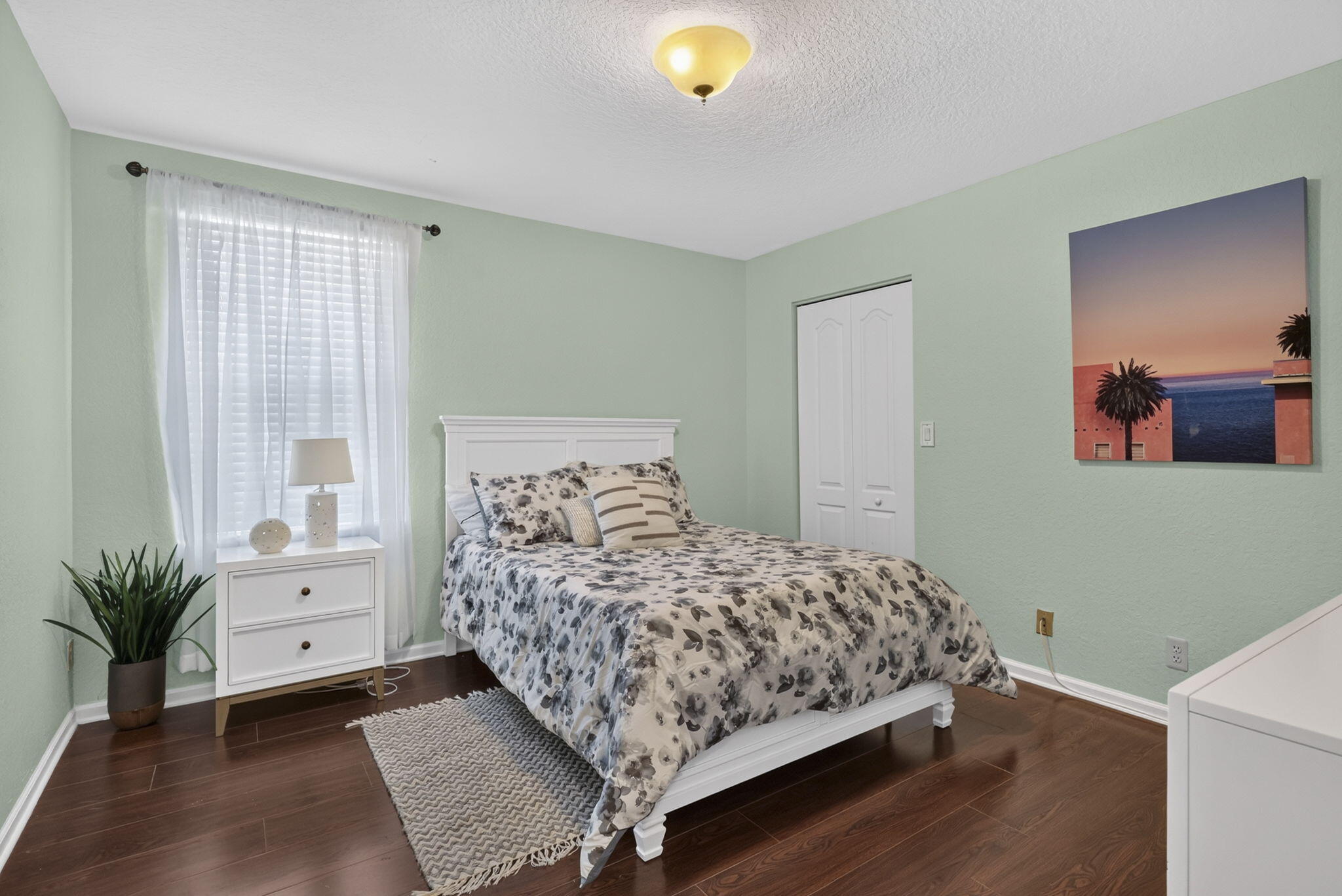 2nd bedroom