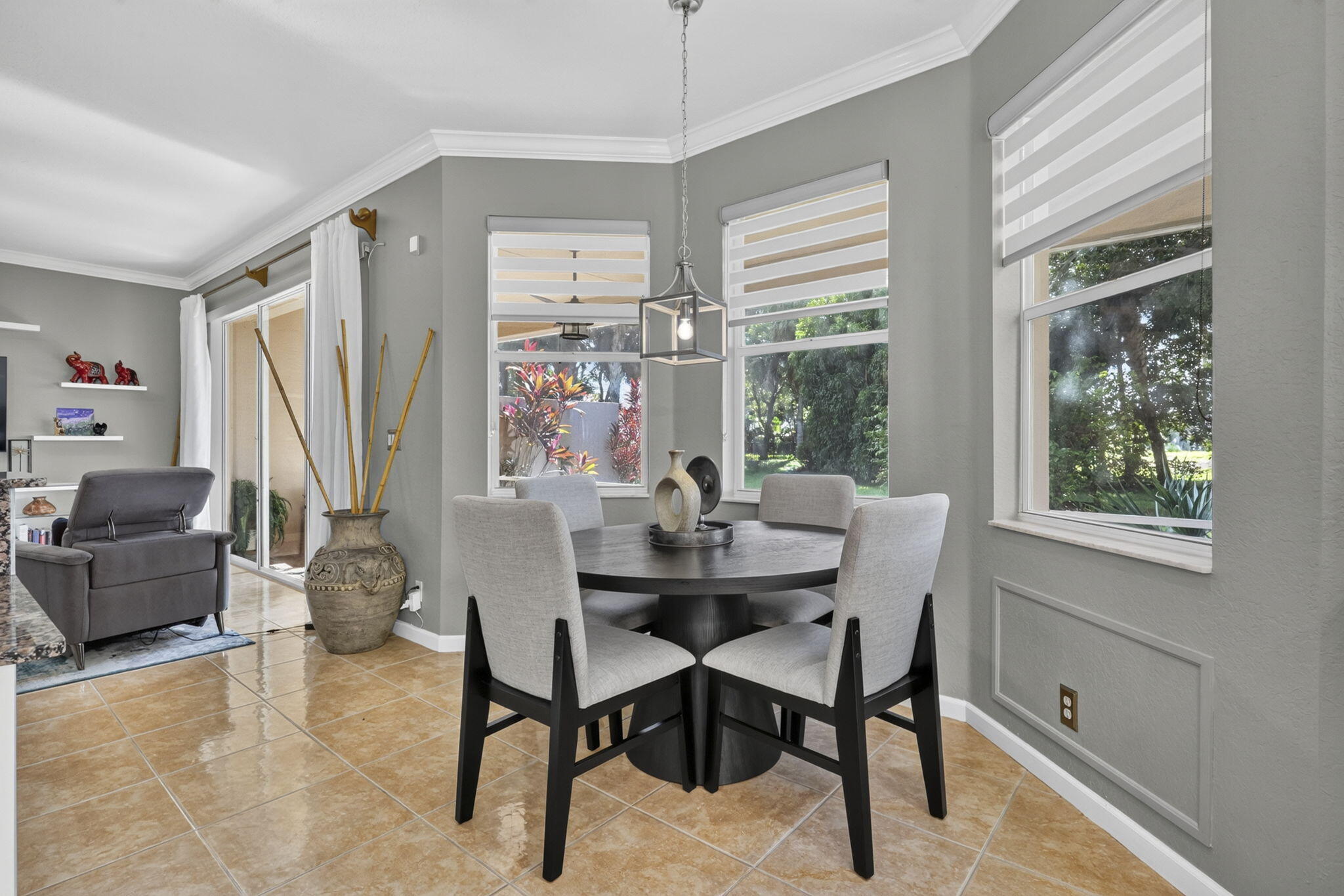 eat in kitchen area