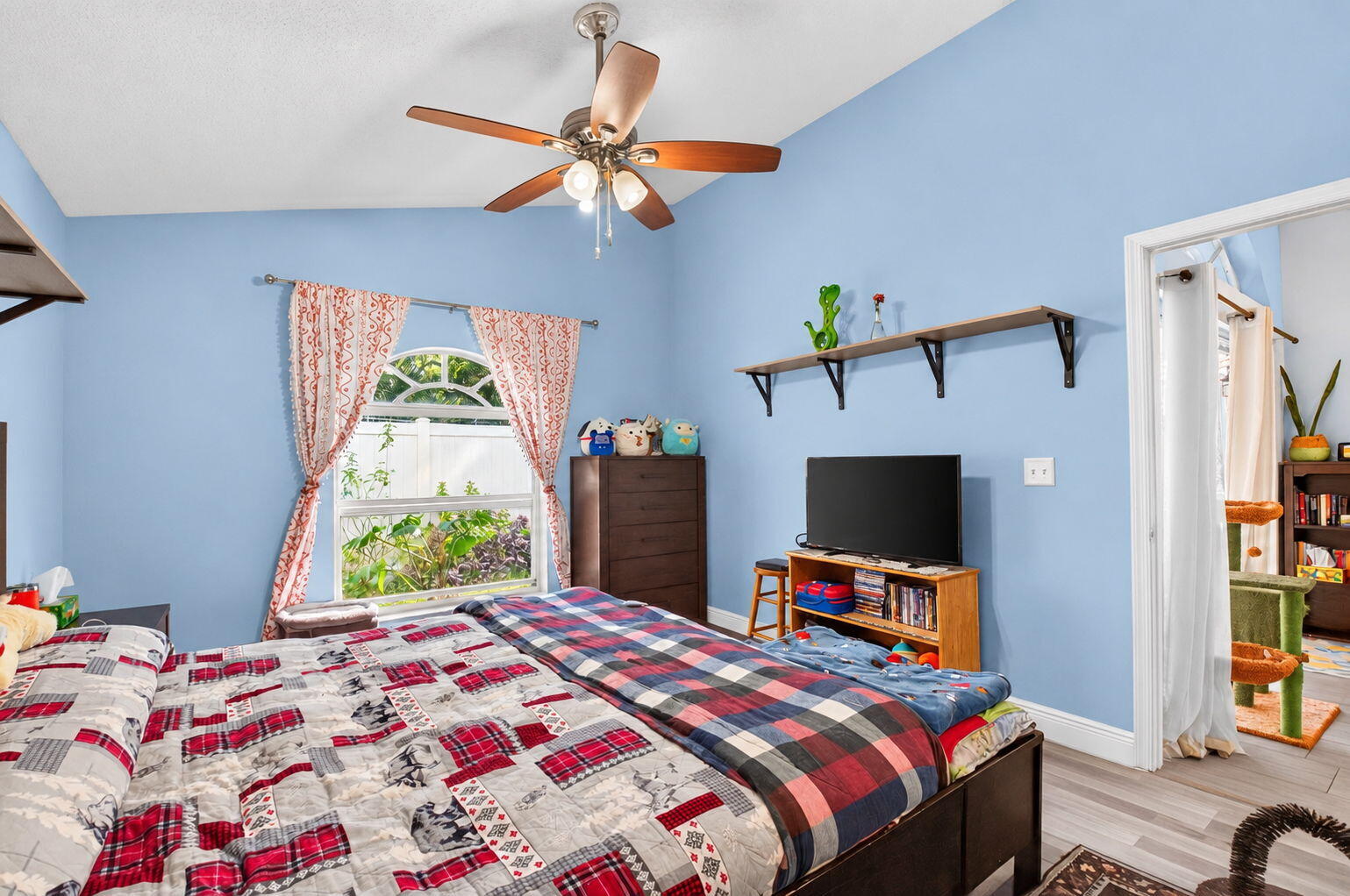 Primary view to Living RM