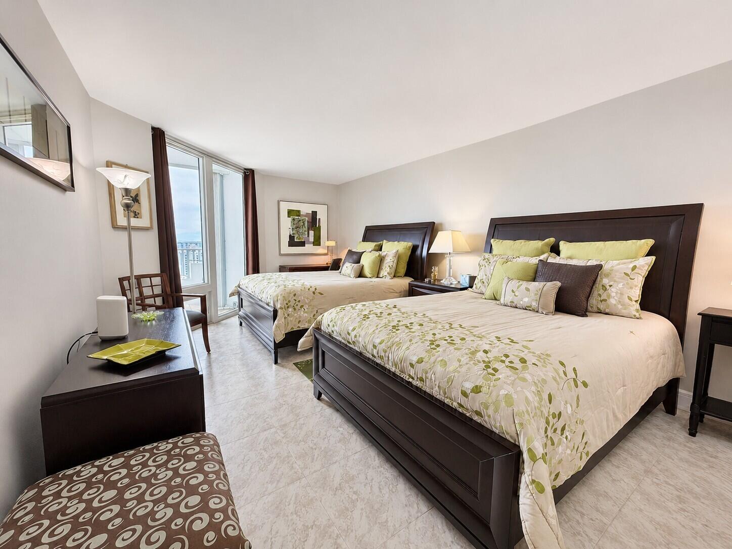 2nd Bedroom w/Walk-In Closet and City Views