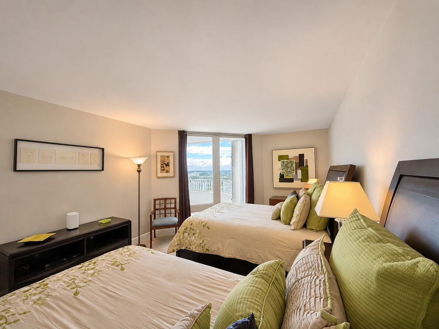 2nd Bedroom w/Walk-In Closet and City Views