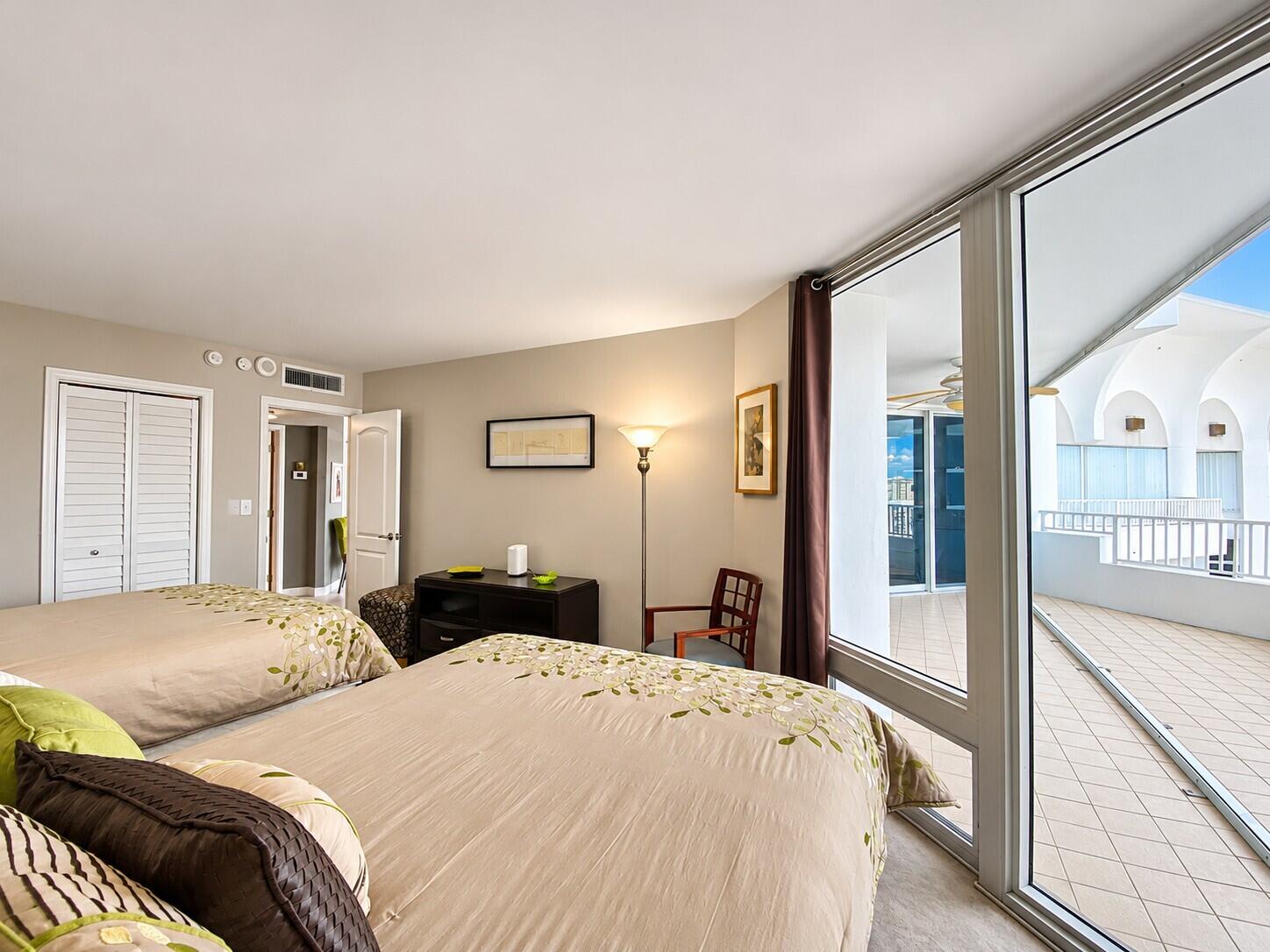 2nd Bedroom w/Walk-In Closet and City Views