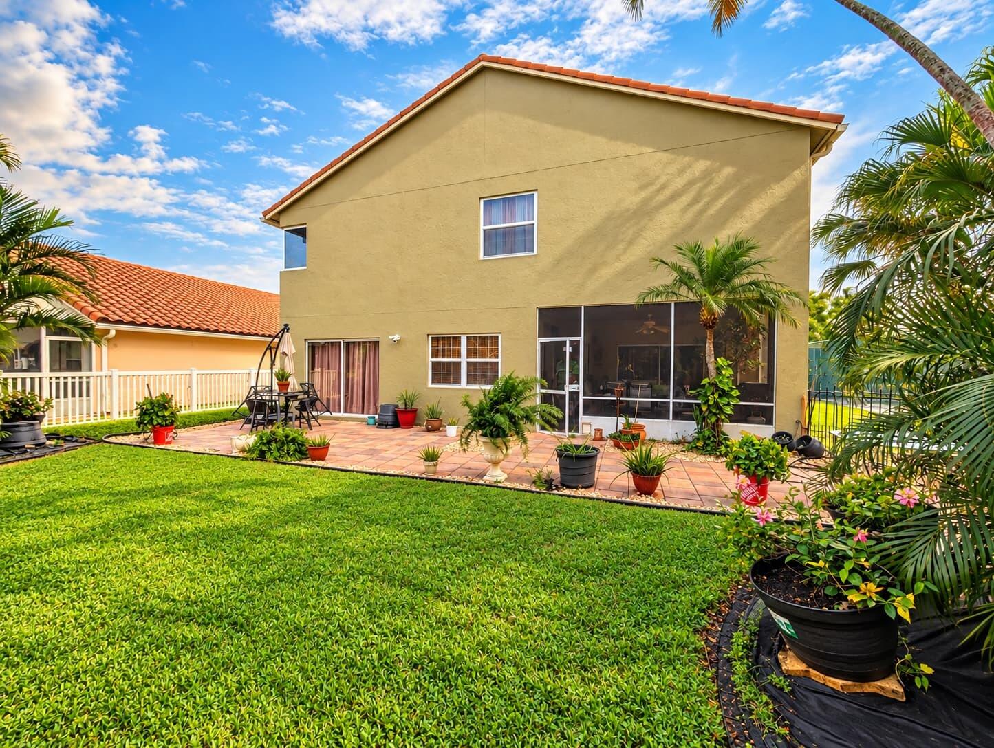 8512 Windy Circle Yard