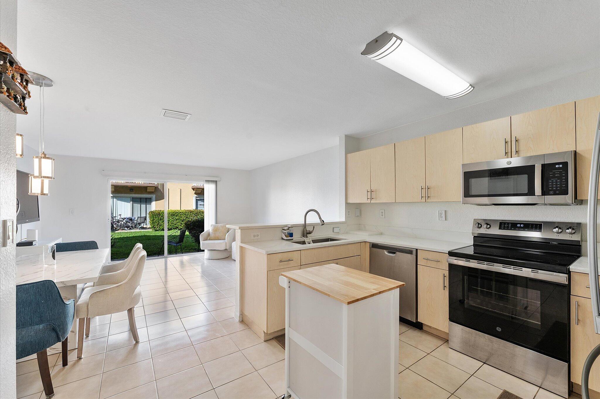 05-3182 SW 129th Ave_005