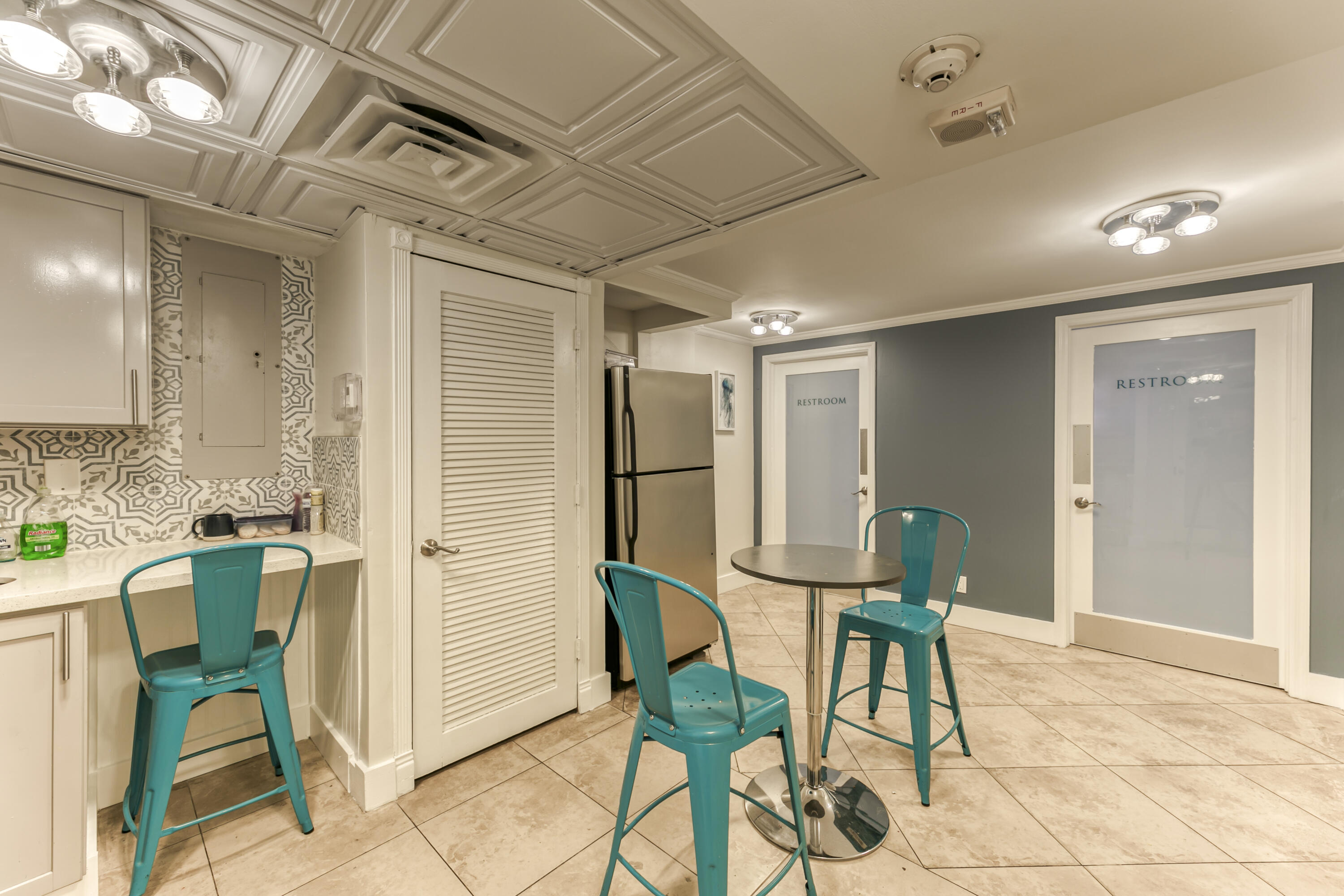 Community Room with Kitchen ner the Pool