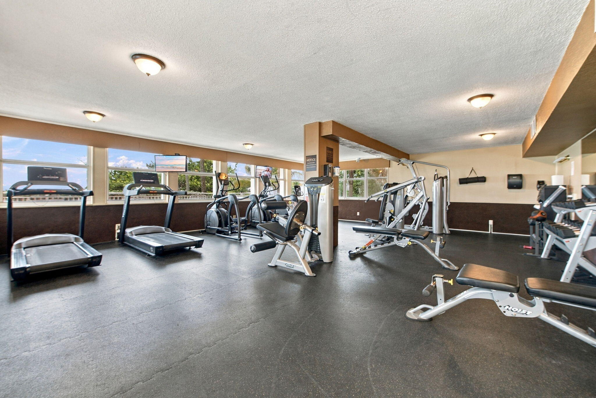 FITNESS CENTER HAS DIRECT OCEAN VIEWS.